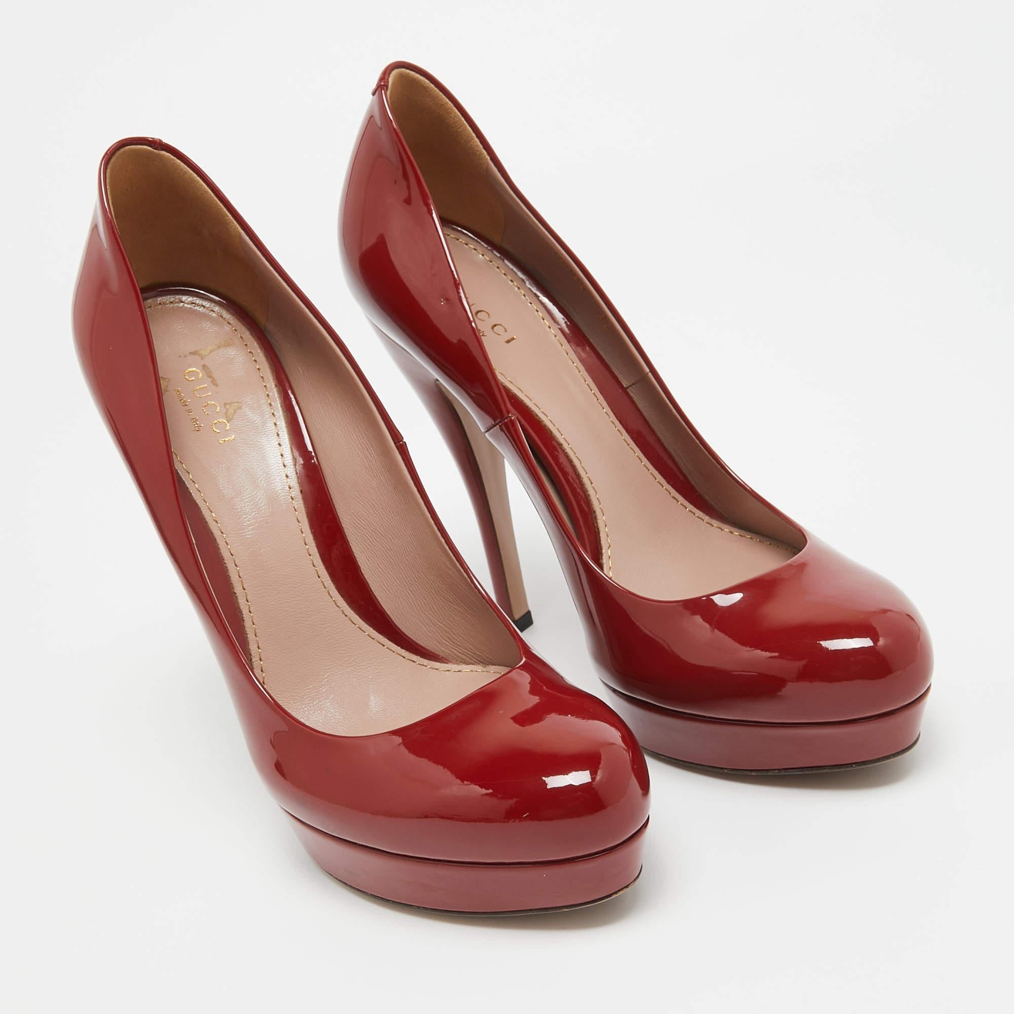 Bombas de plataforma de charol burdeos de Gucci talla 38 en Bueno estado para la venta en Dubai, Al Qouz 2