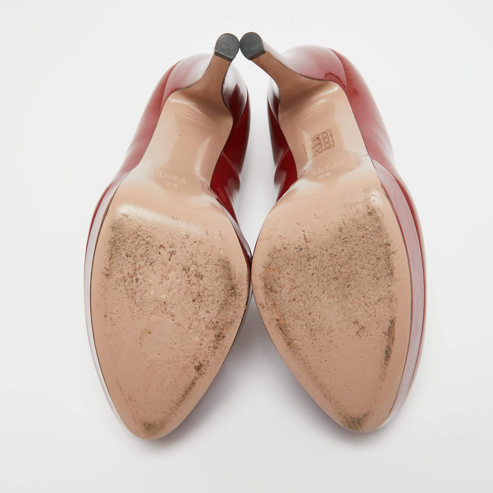 Bombas de plataforma de charol burdeos de Gucci talla 38 en venta 1