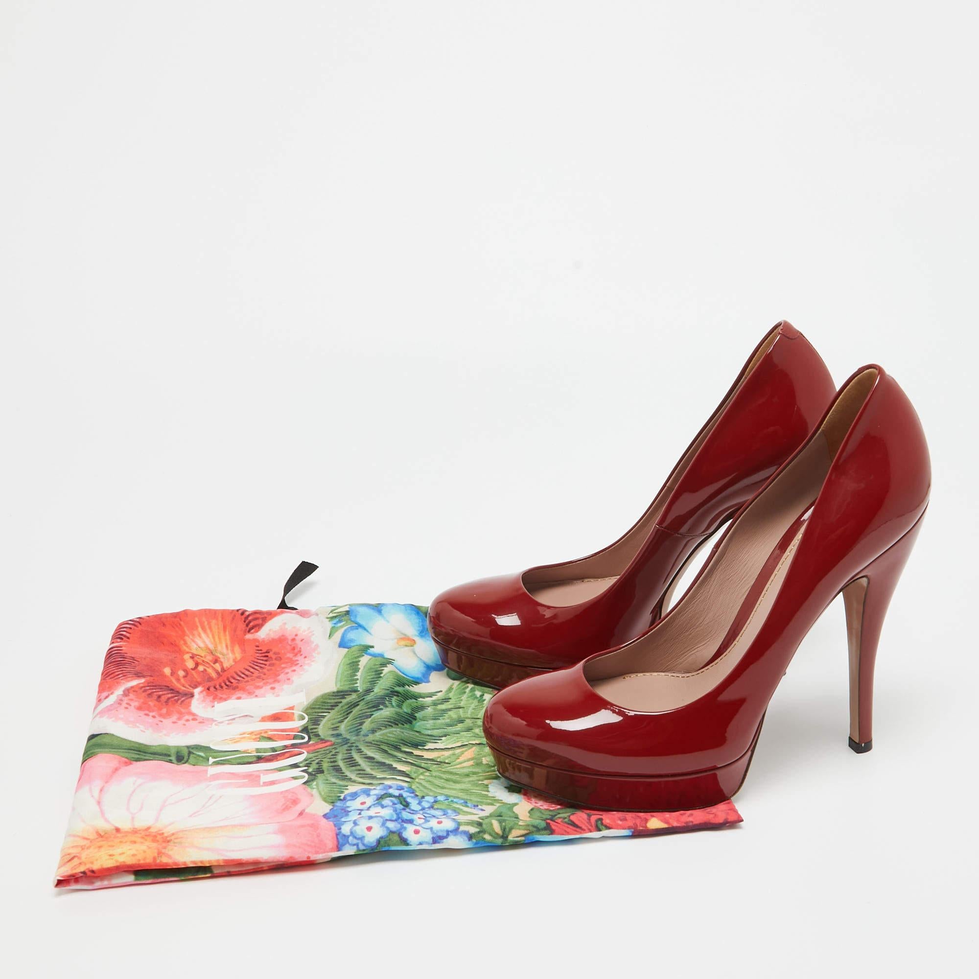 Bombas de plataforma de charol burdeos de Gucci talla 38 en venta 4