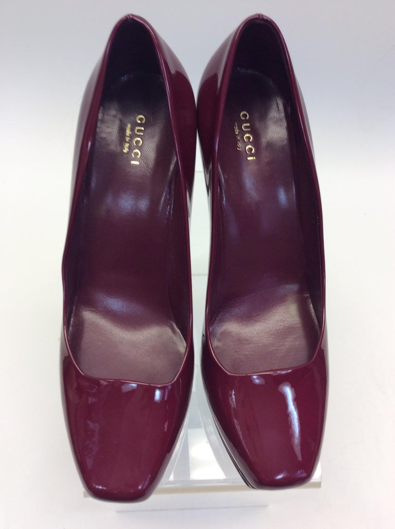 Gucci Burgundy Patent Leather Pump For Sale at 1stDibs