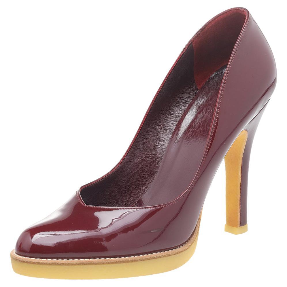 Gucci Burgundy Patent Leather Round Toe Pumps Size 37.5 For Sale