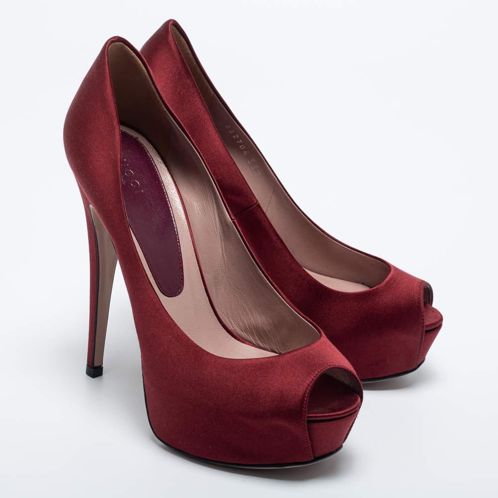 Brown Gucci Burgundy Satin Peep Toe Platform Pumps Size 36.5 For Sale