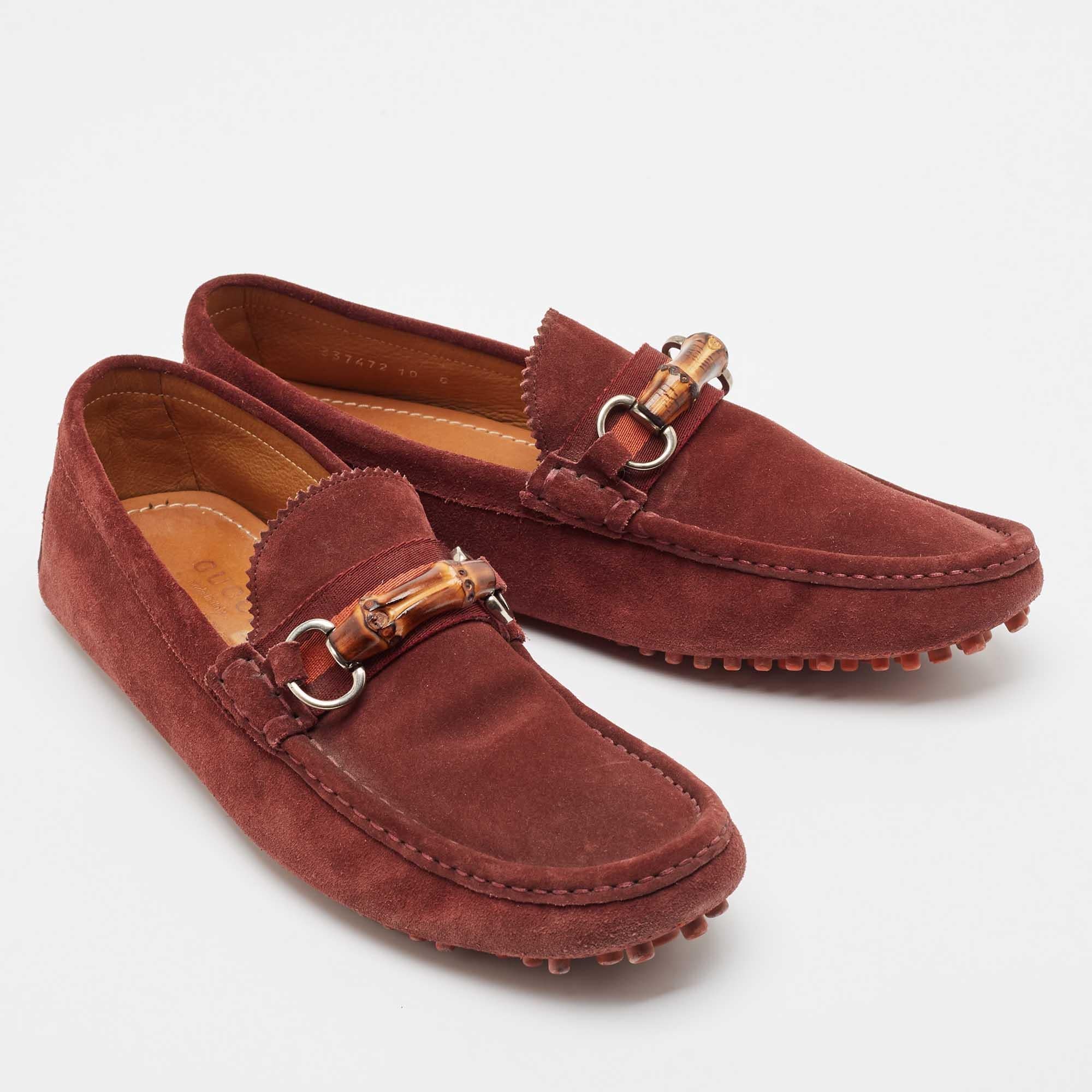 Mocassins Gucci bordeaux en daim et bambou à mors, taille 44 État moyen - En vente à Dubai, Al Qouz 2