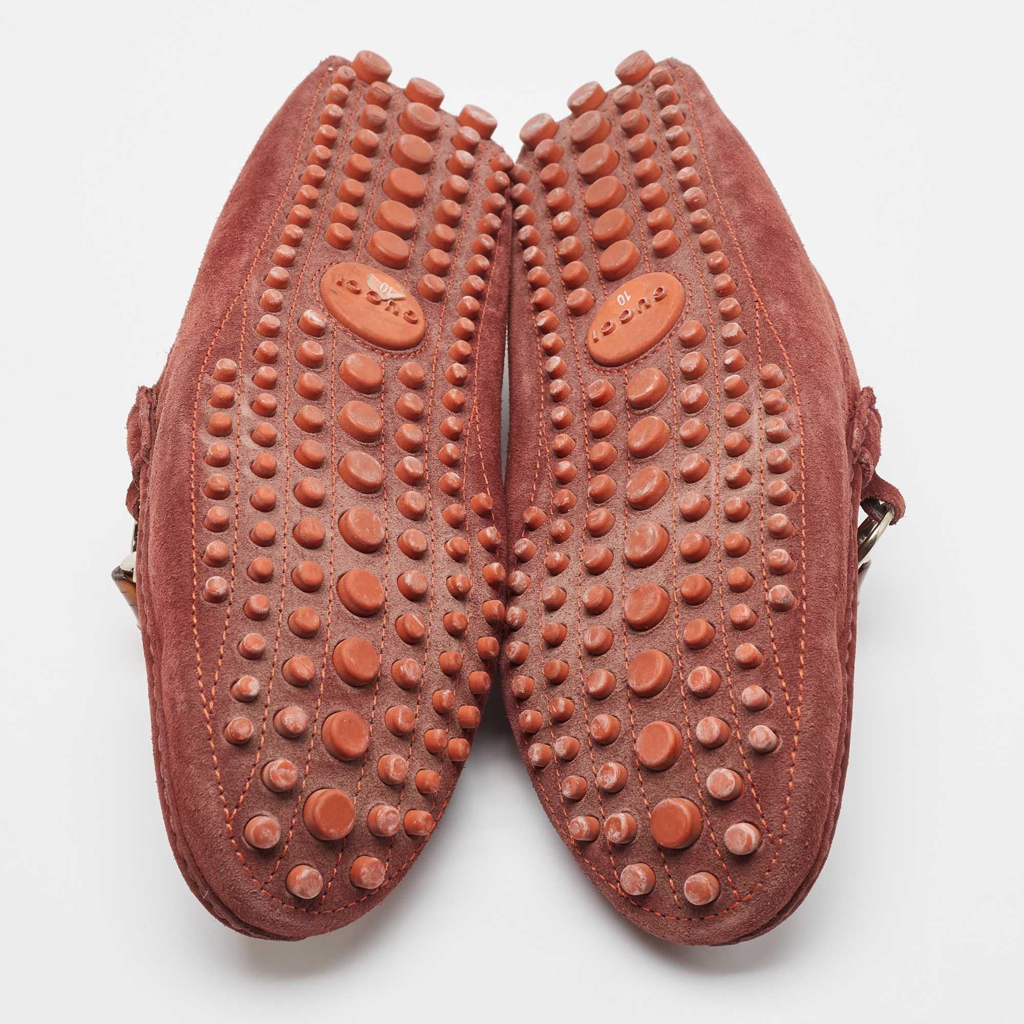 Mocassins Gucci bordeaux en daim et bambou à mors, taille 44 en vente 1