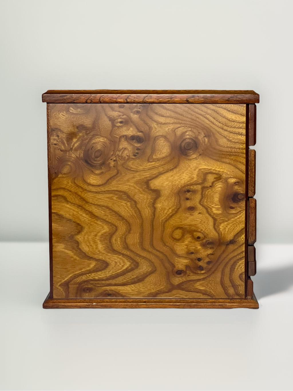 Gucci Burled Maple Table Games Chest with Glass Top In Good Condition For Sale In Doylestown, PA
