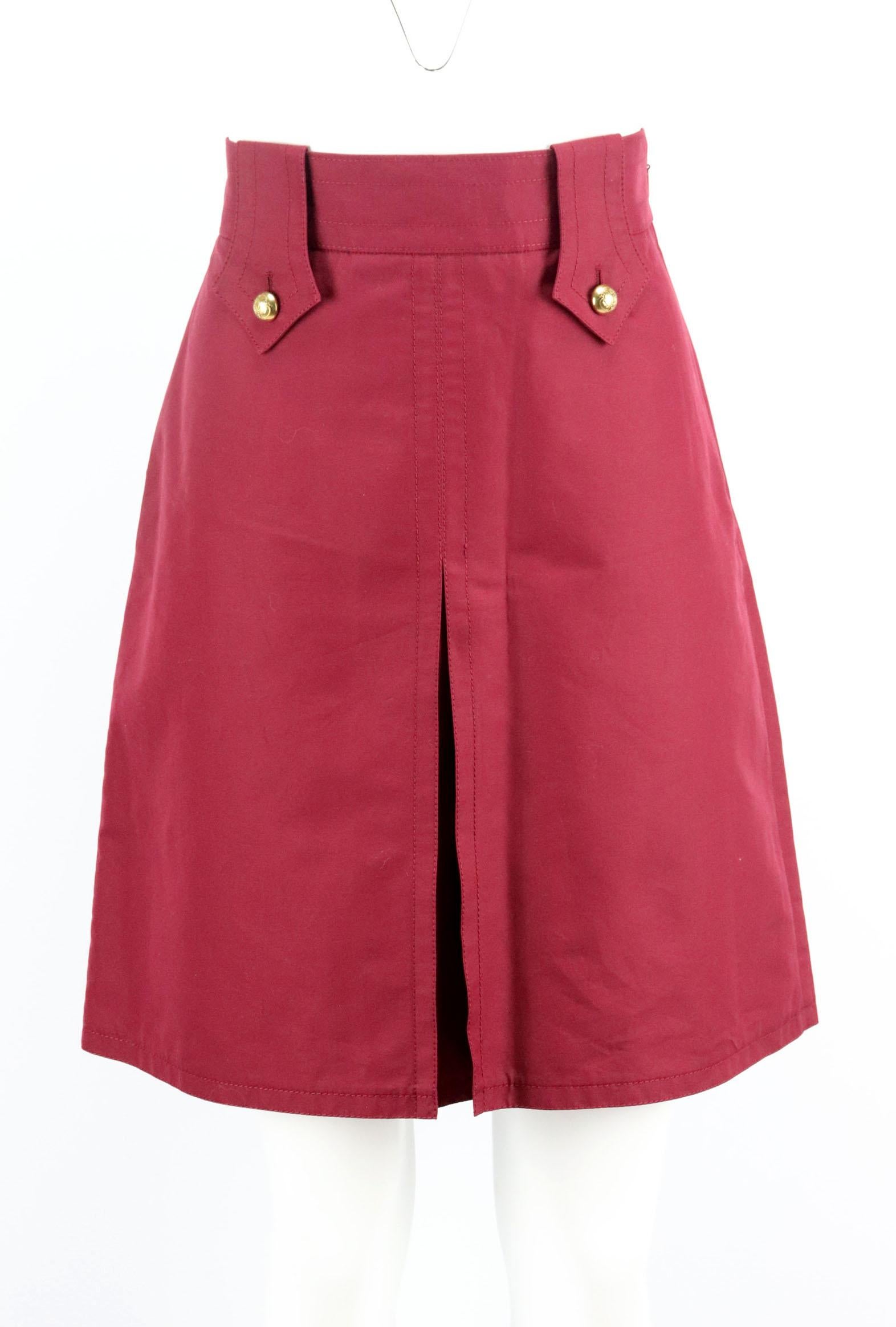 Recalling styles from the '60s, Gucci's retro skirt is made from cotton in a structured silhouette, it's embellished with decorative medallion buttons at the waist.
Burgundy cotton.
Concealed zip and hook fastening at side.
100% Cotton.

Size: IT 44