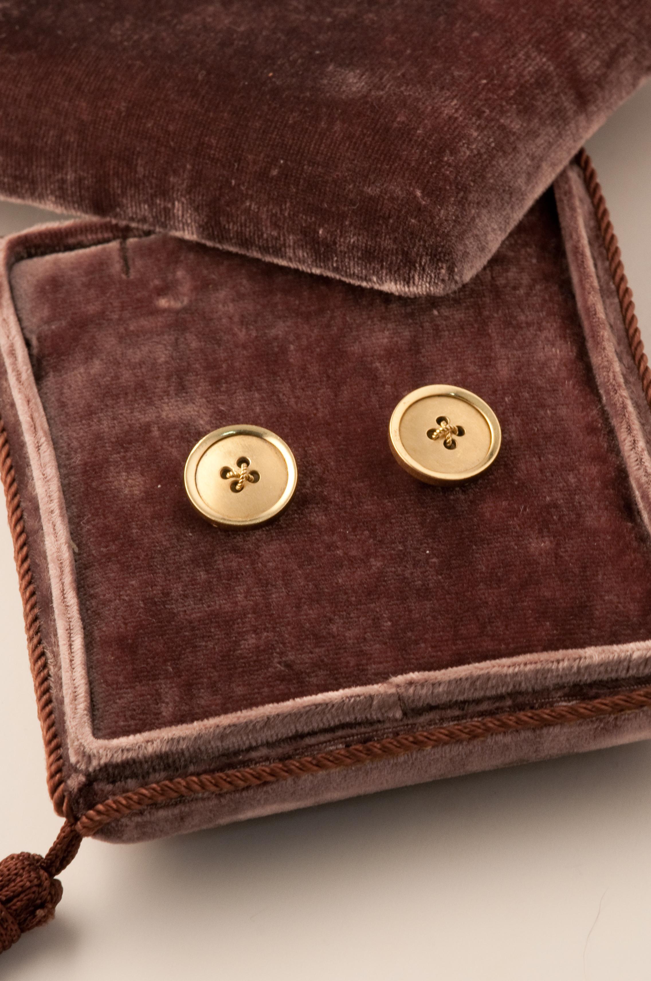 gucci gold buttons