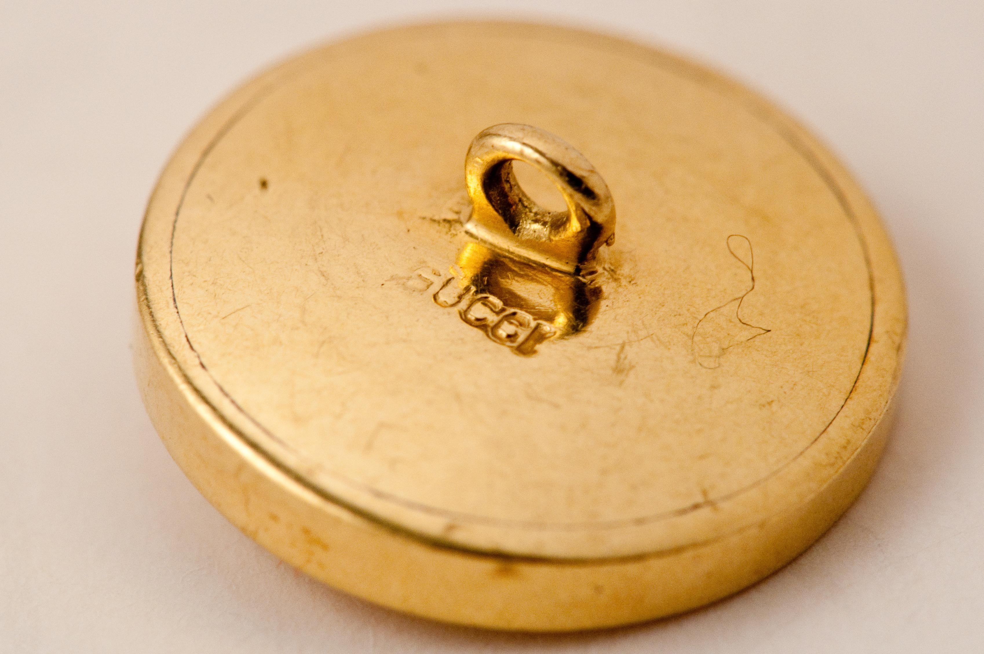 Artisan Gucci Button in Gold 18 Carat