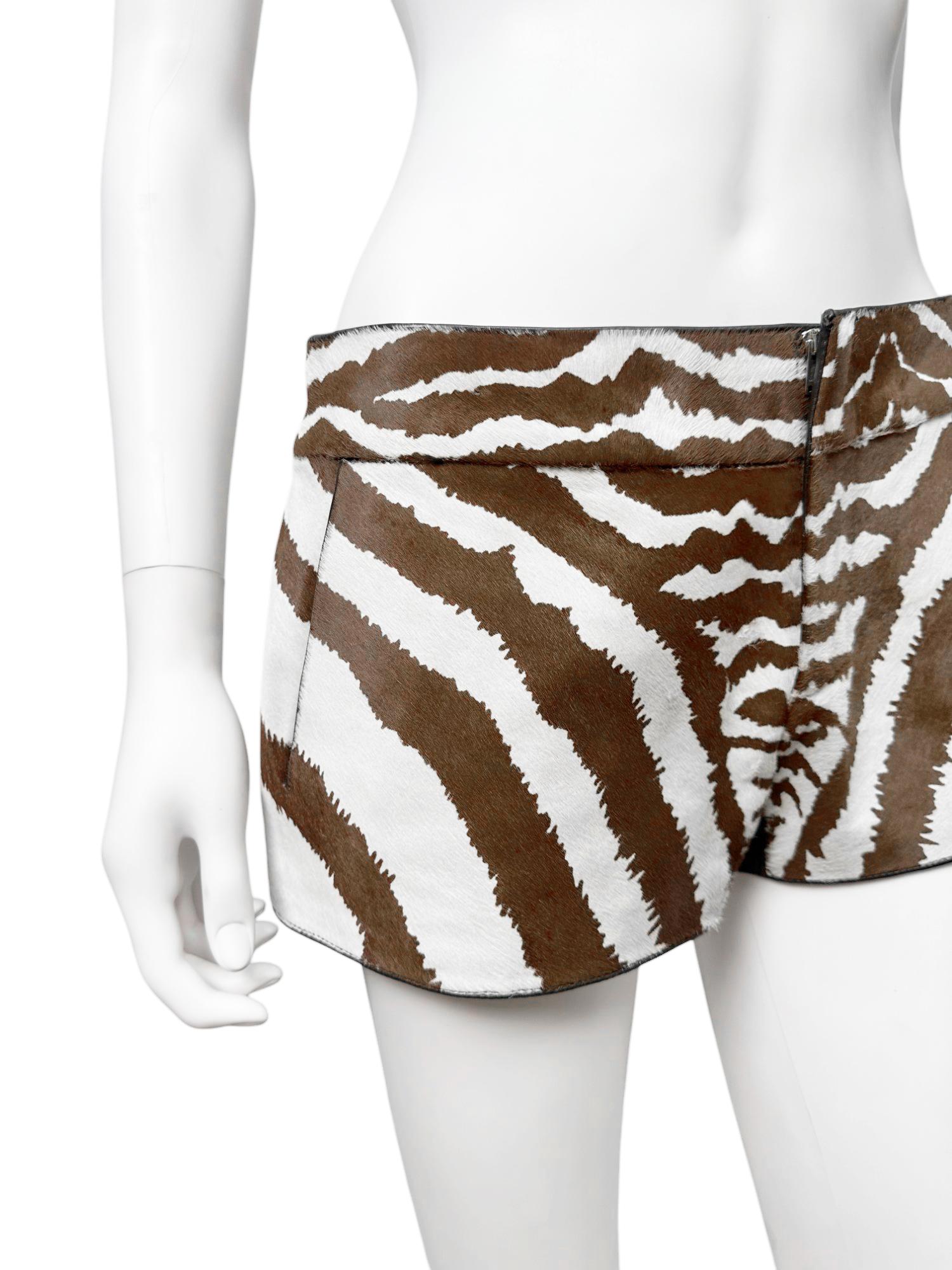 Gucci by Alessandra Facchinetti Cruise 2006 - Short imprimé zèbre en poils de poney en vente 4