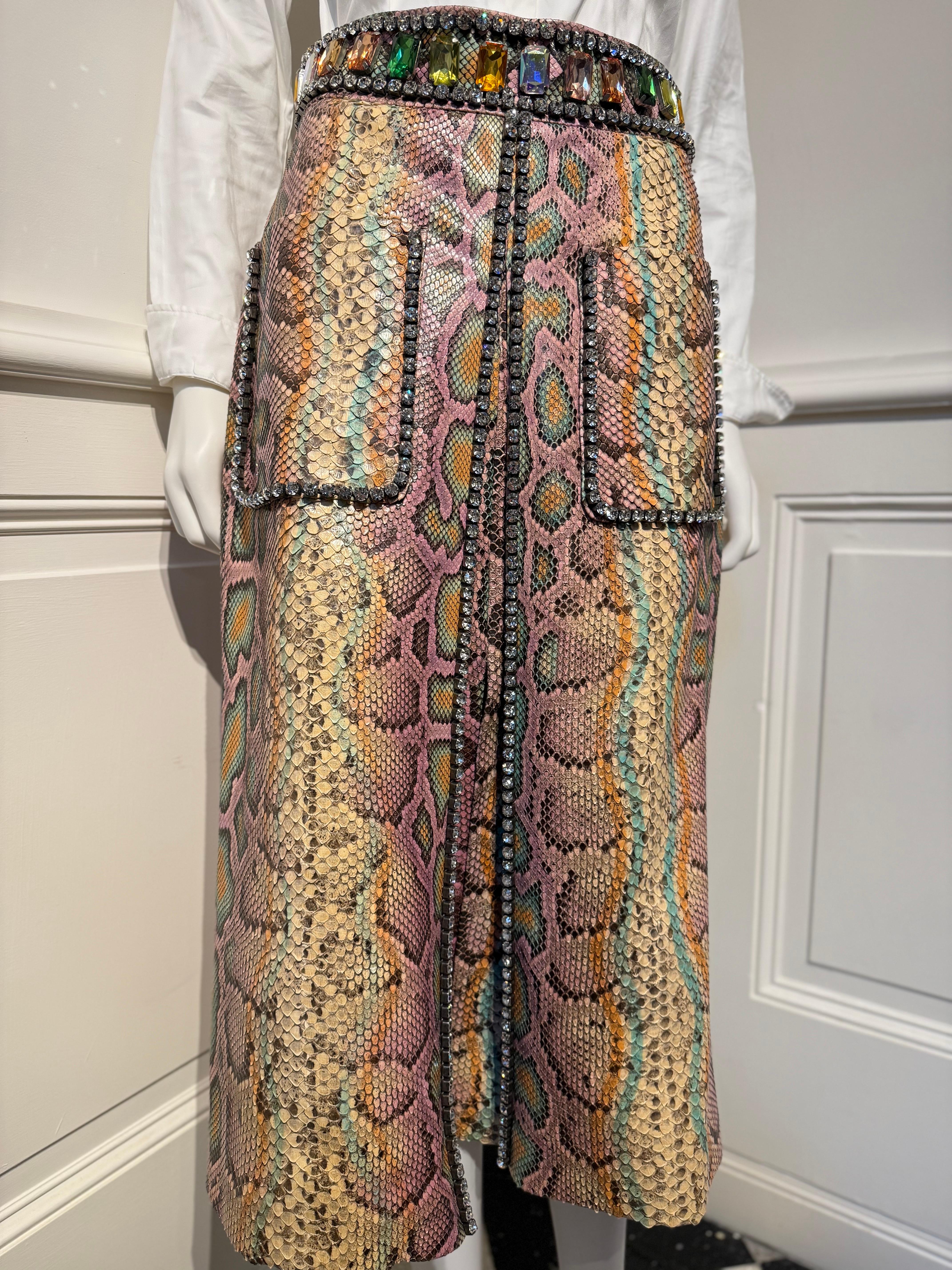 Extraordinaire Runway skirt Gucci by Alessandro Michele from Fall/Winter 2017 Collection embellished with rhinestones, crystals.
Size tag is IT 42.
The measurements are:
Waist: 35 cm
Hips: 54 cm
Length: 80 cm
External composition: genuine python