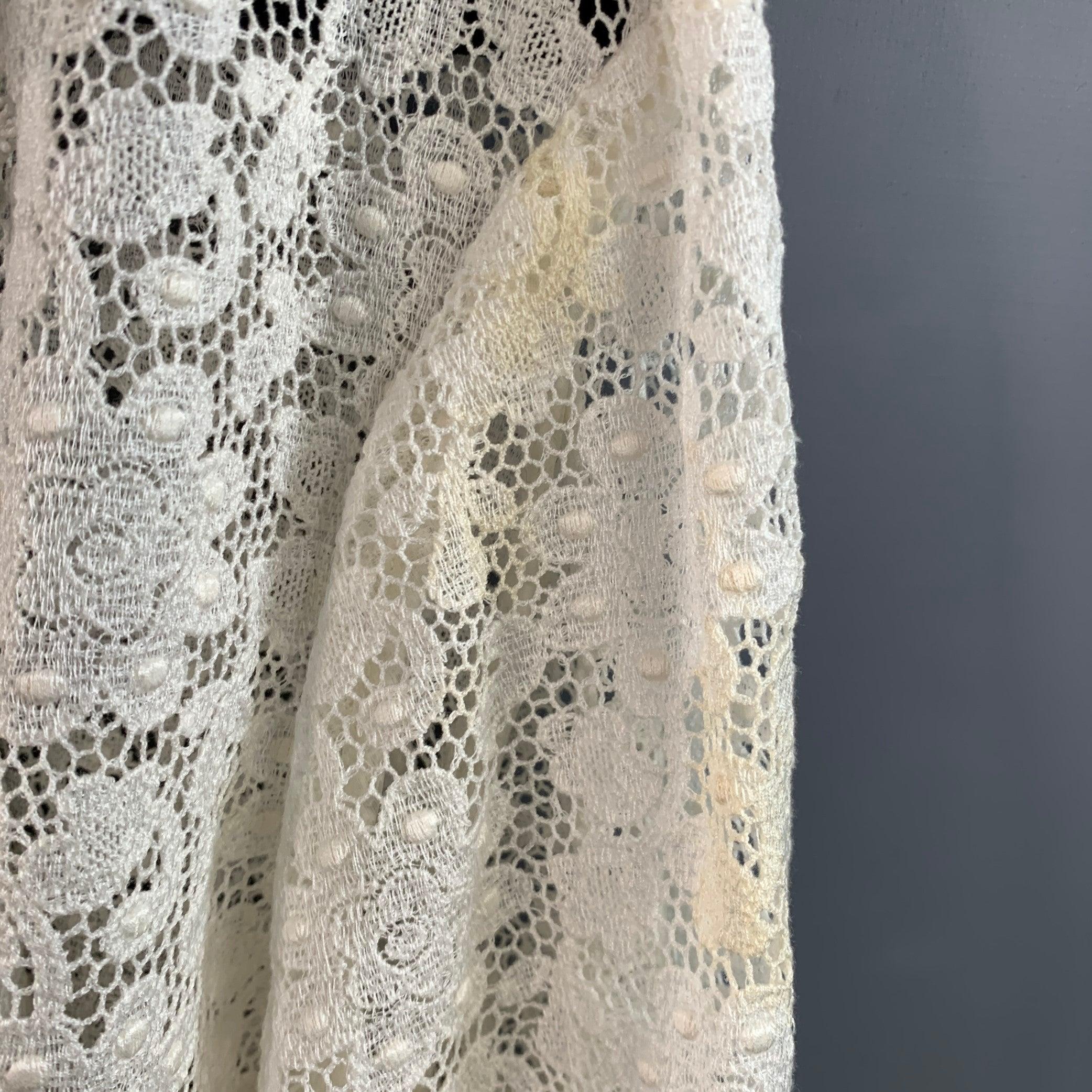 GUCCI by ALESSANDRO MICHELE Size L White Macrame Lace Cotton Blend Bow Long Sleeve Shirt (Chemise à manches longues avec nœud) en vente 5