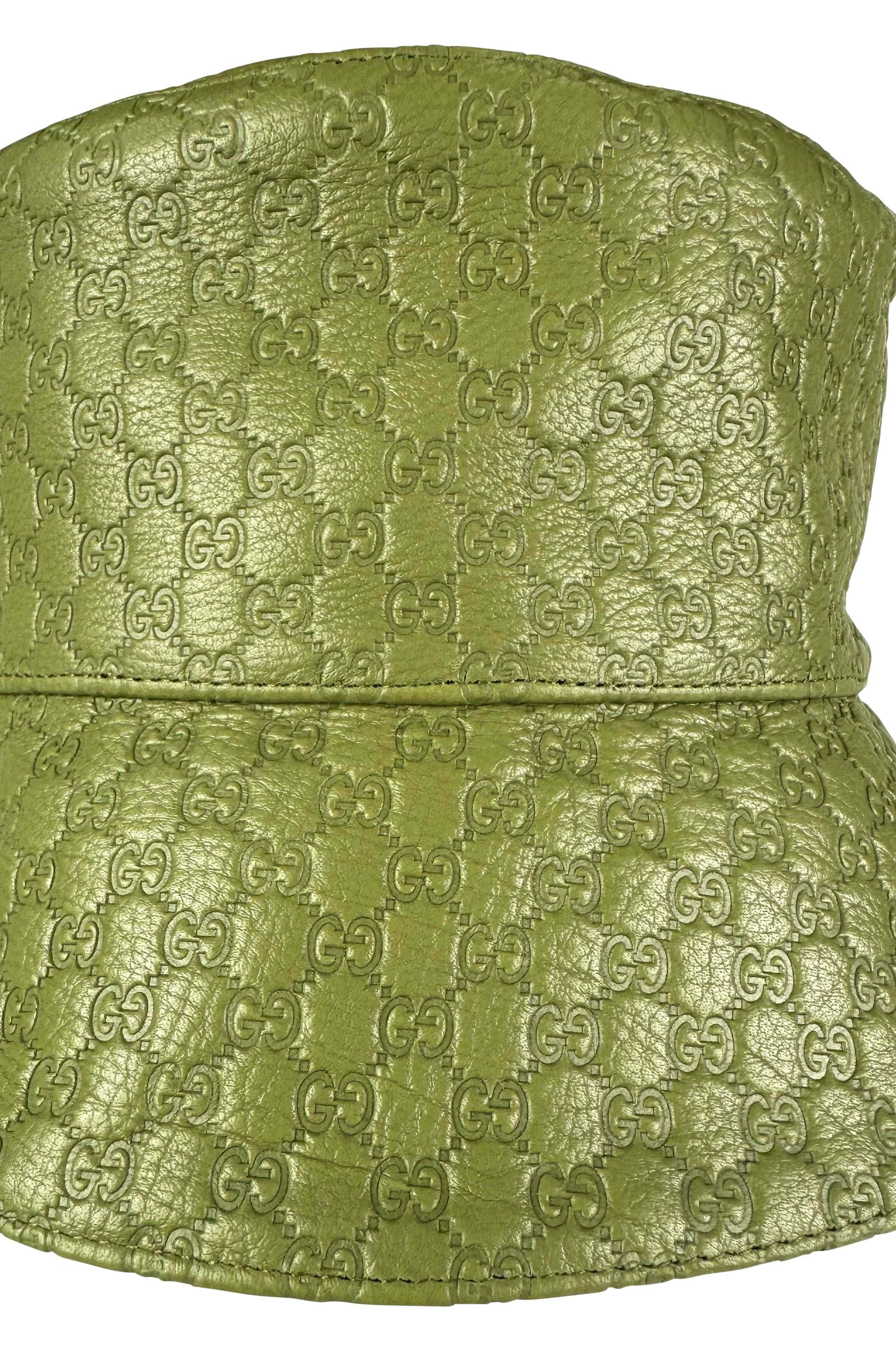 Wir präsentieren einen Gucci Eimerhut aus grünem Leder mit Mikro-