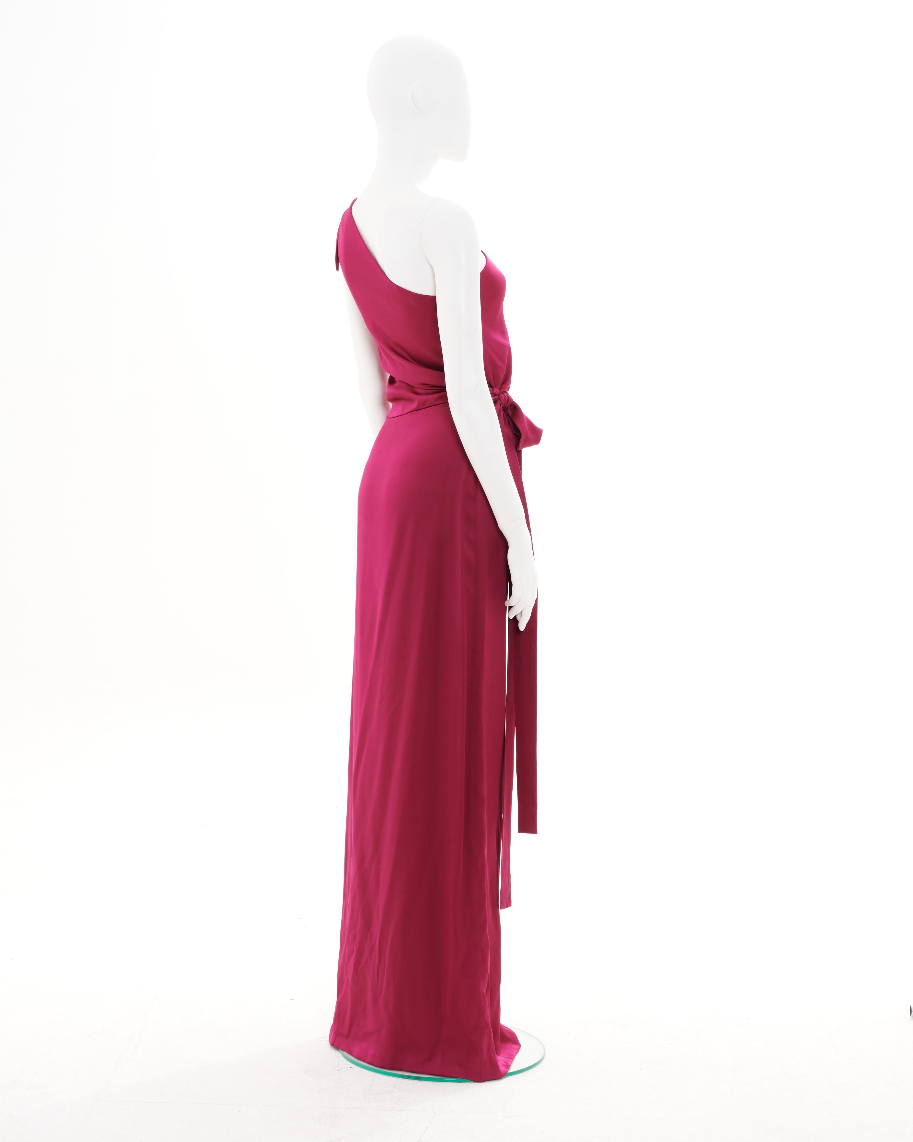 Gucci by Frida Giannini 2011 Bordeaux one shoulder evening dress In Excellent Condition For Sale In Milano, IT