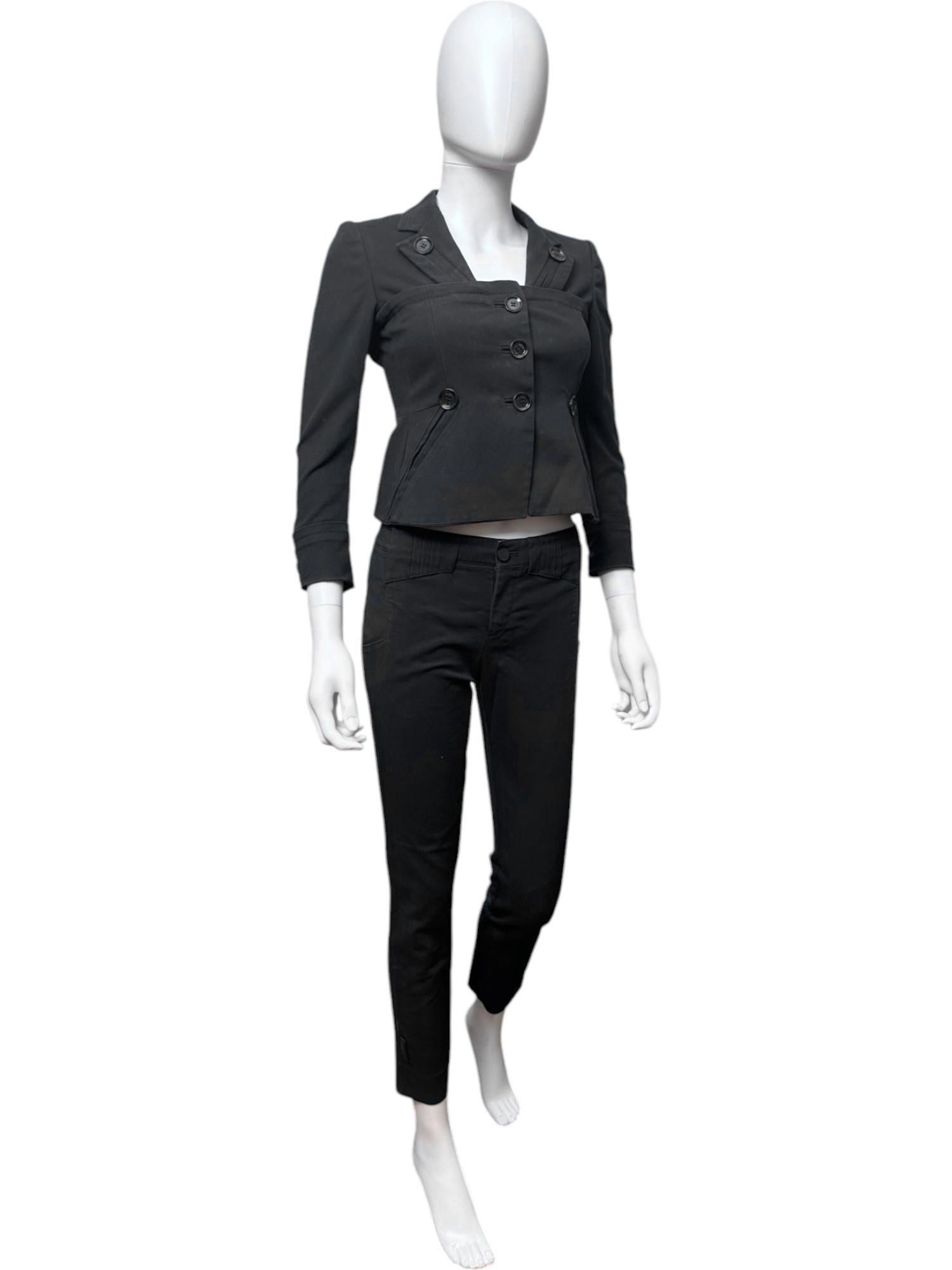 De las mujeres Gucci by Frida Giannini F/W 2007 Layered Multi Button Black Suit en venta