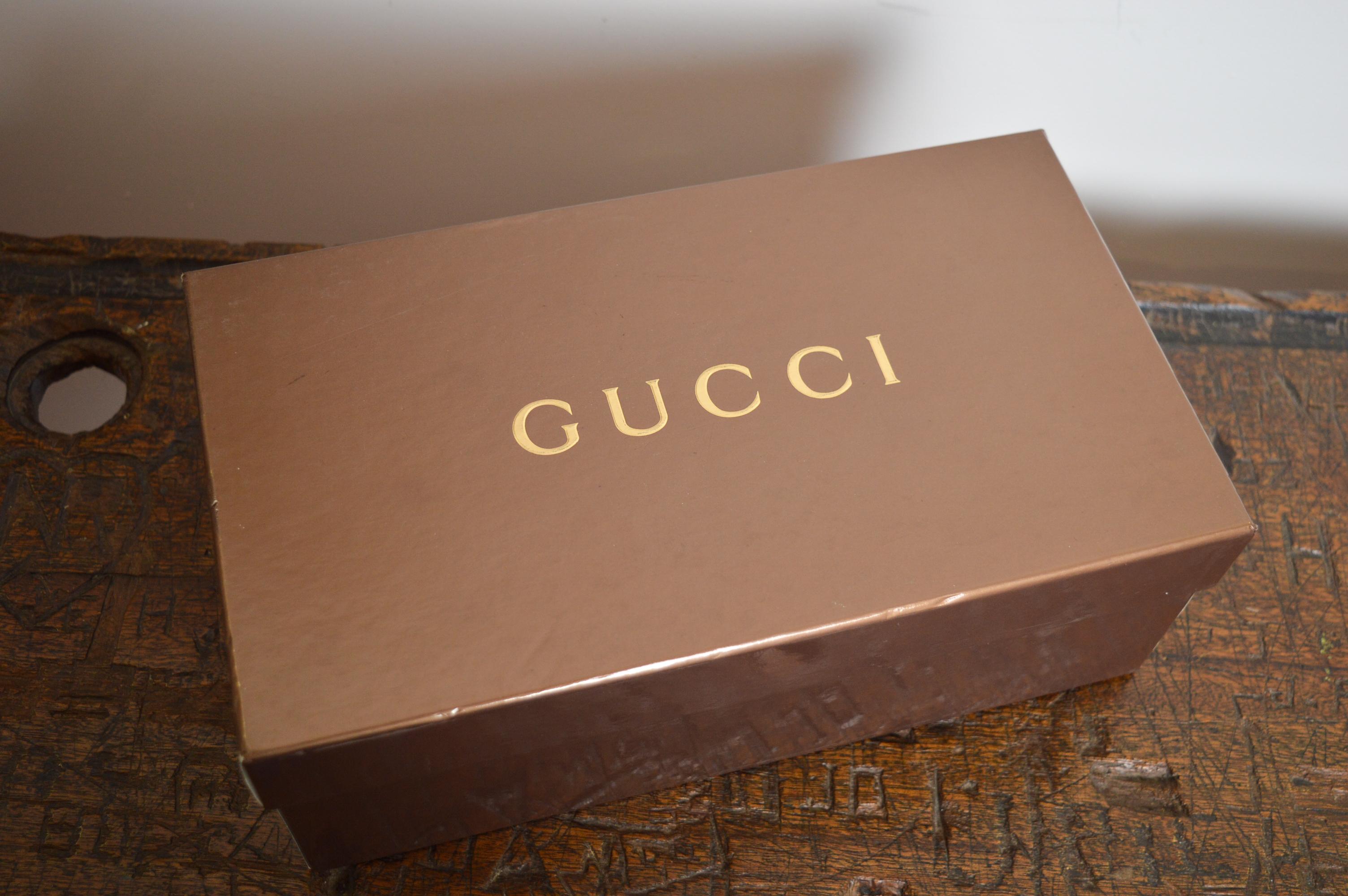 GUCCI by Frida Giannini S/S 2007 Blanco Borgoña Sandalias de playa - Chanclas en venta 9