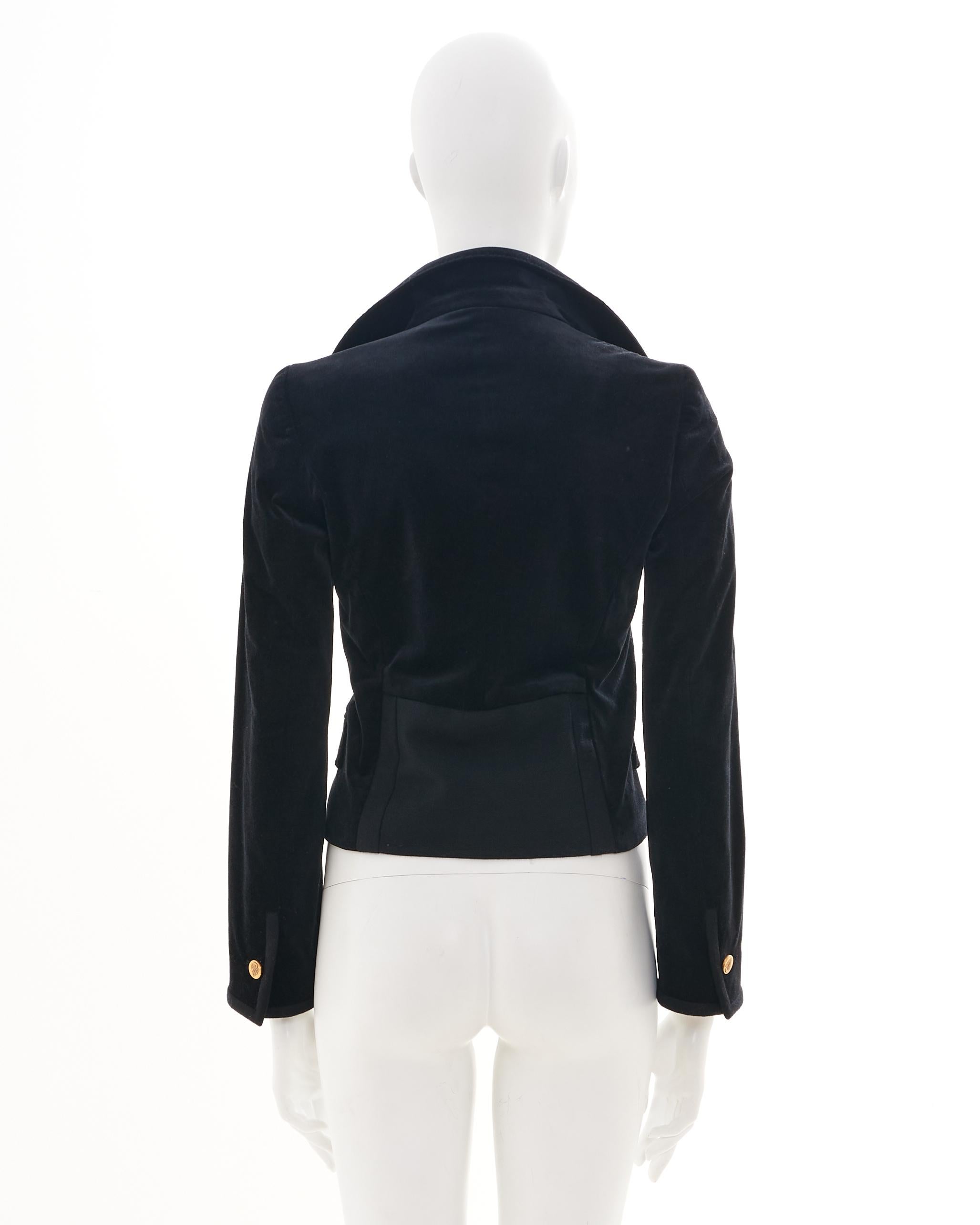 Gucci by Frida Giannini	F/W 2008 Black fitted jacket with gold buttons closure In condizioni ottime in vendita a Milano, IT