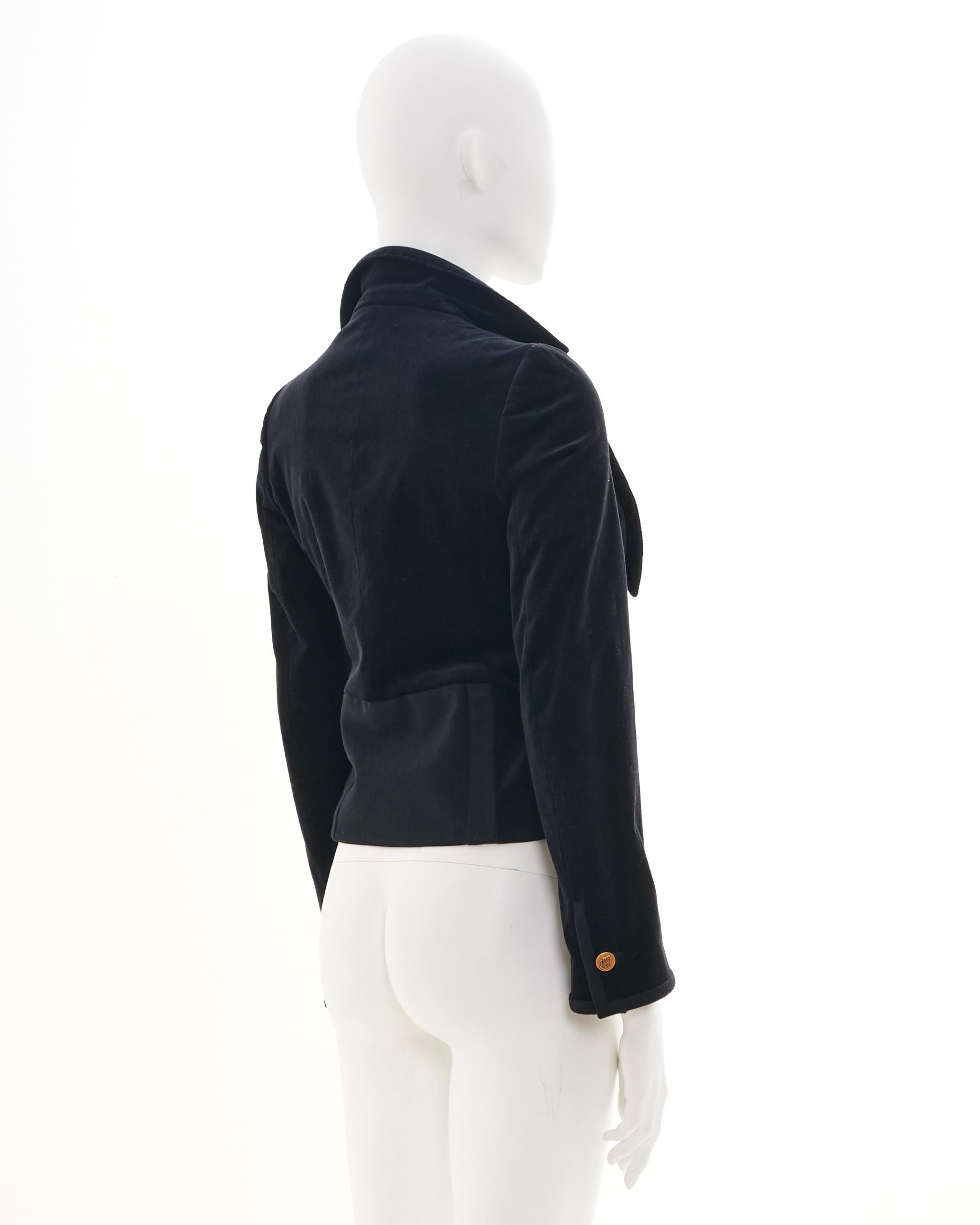 Donna Gucci by Frida Giannini	F/W 2008 Black fitted jacket with gold buttons closure in vendita
