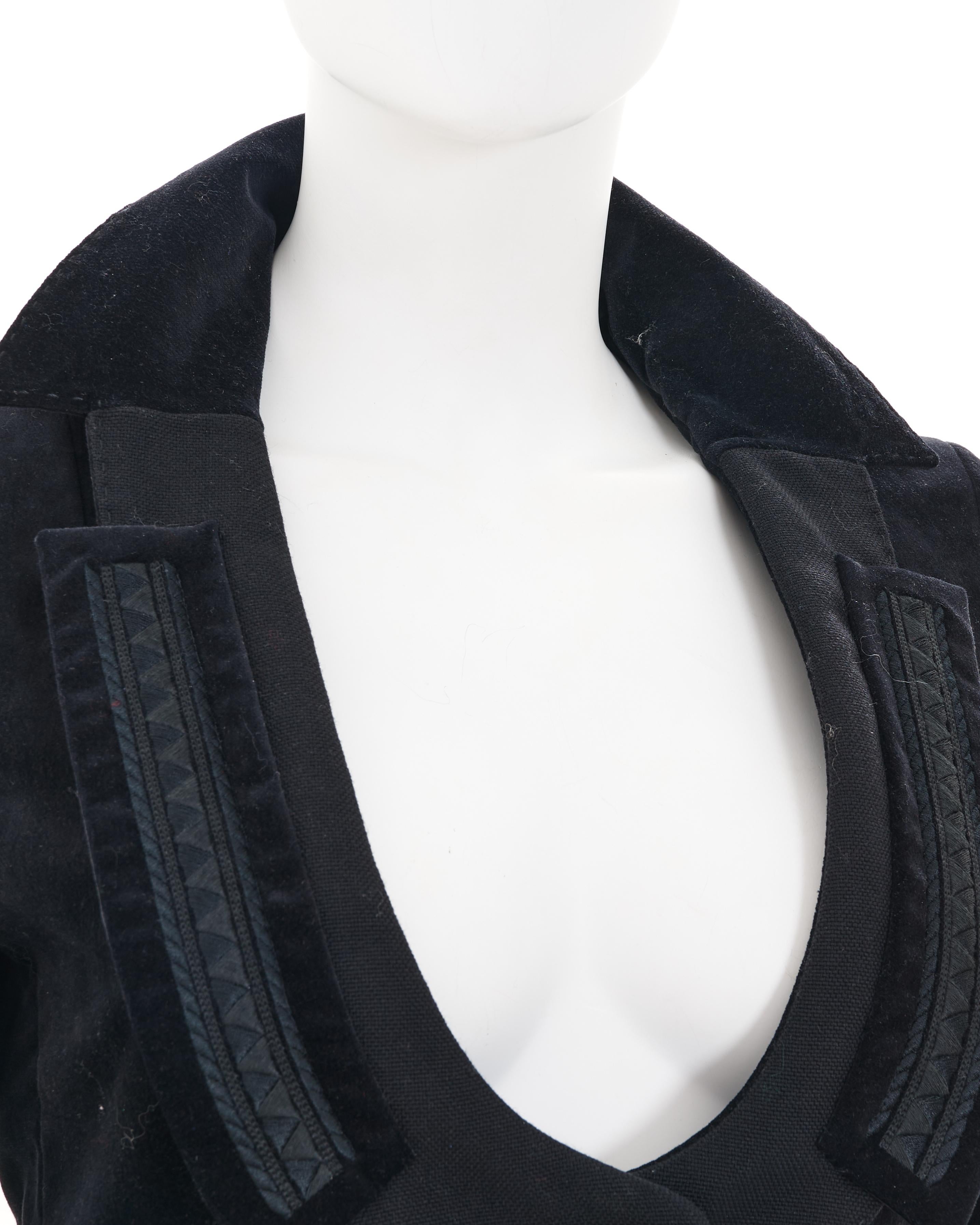 Gucci by Frida Giannini	F/W 2008 Black fitted jacket with gold buttons closure in vendita 2