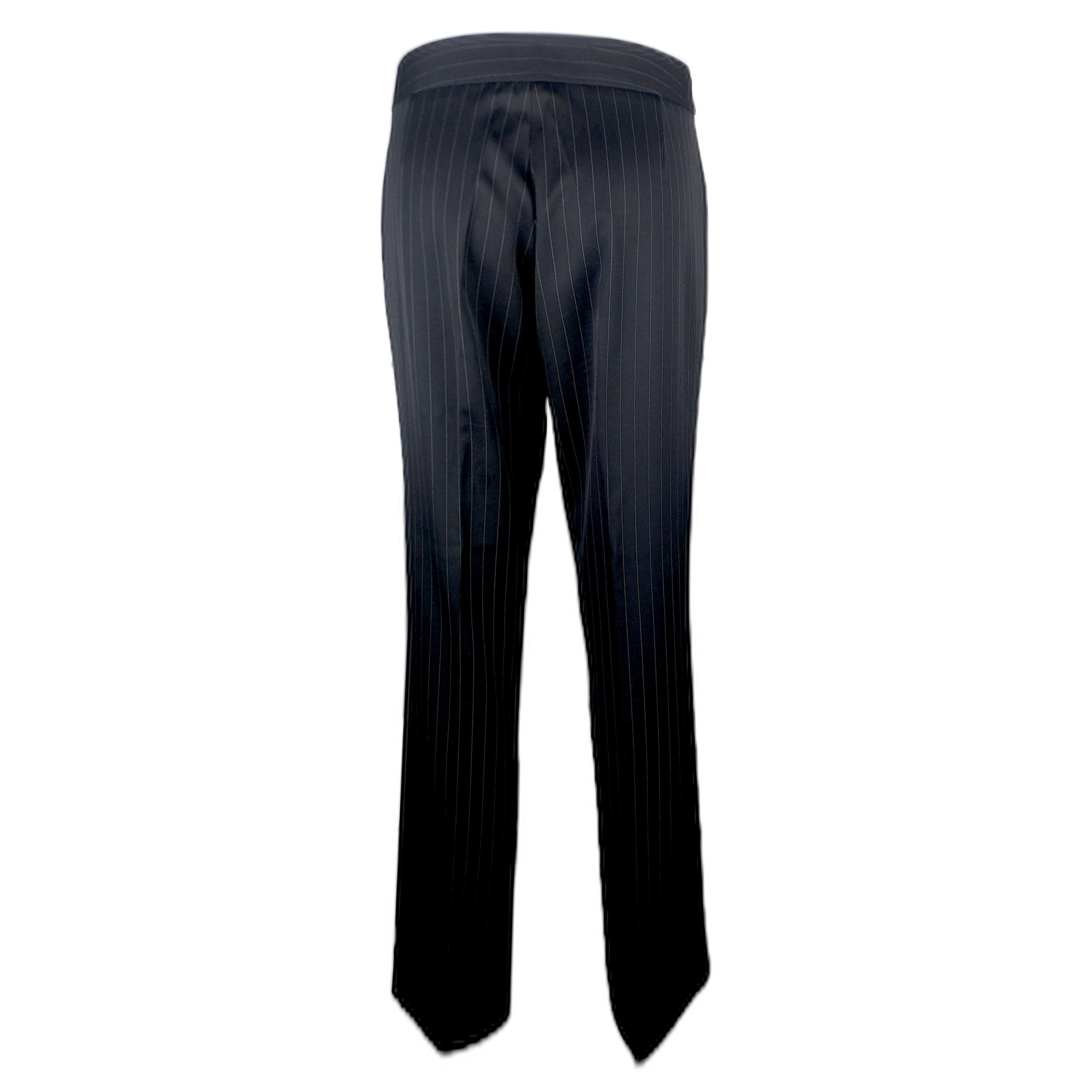 GUCCI by Tom Ford – 00s Black Pinstripe Wool Pants with Belt  Size 8US 40EU In Excellent Condition In Cuggiono, MI