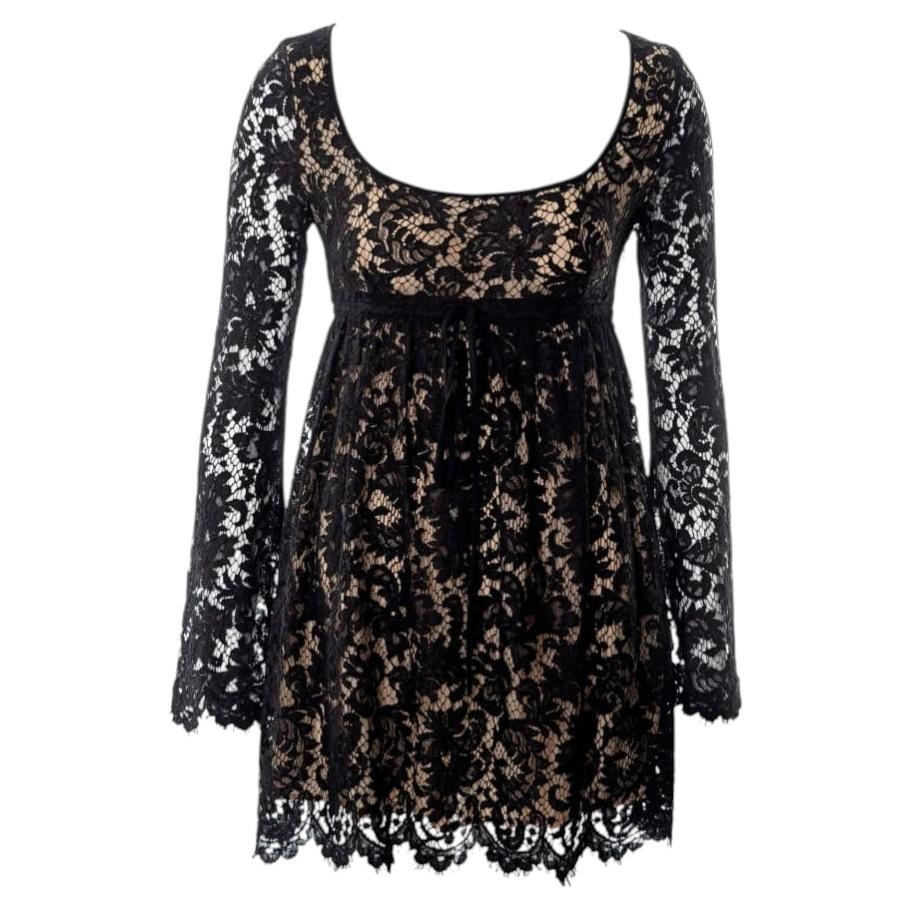 GUCCI by Tom Ford 1996 Schwarzes Spitzenminikleid, gesehen an Linda Evangelista Größe 40