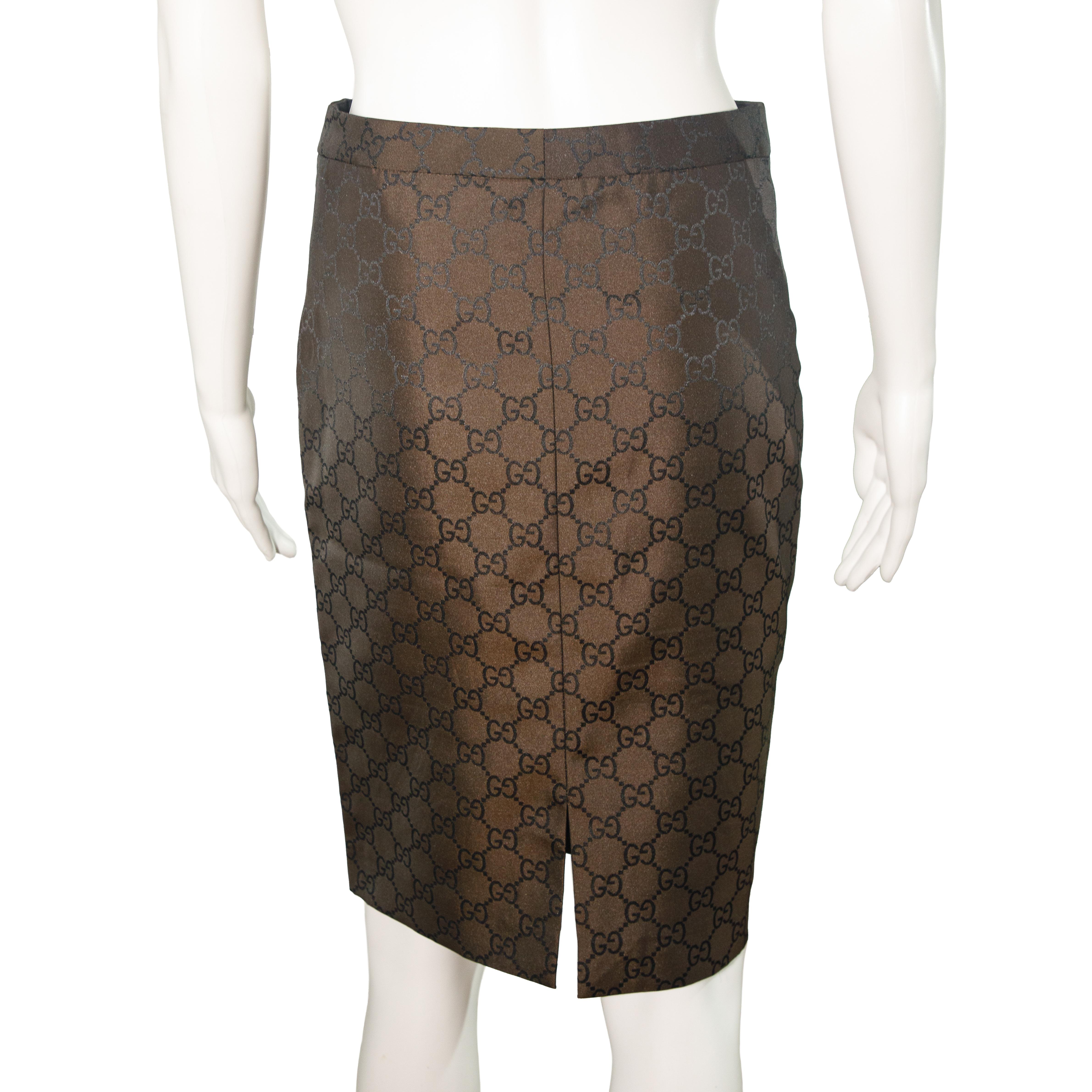 Ruder Than The Rest presents a spring 1998 Gucci by Tom Ford brown monogram skirt.

Runway collection.

All over brown Guccissima monogram fabric.

Tapered pencil skirt.

Low-rise, sits on the hips.

Vintage, 1998.

Composition: Polyester outer and