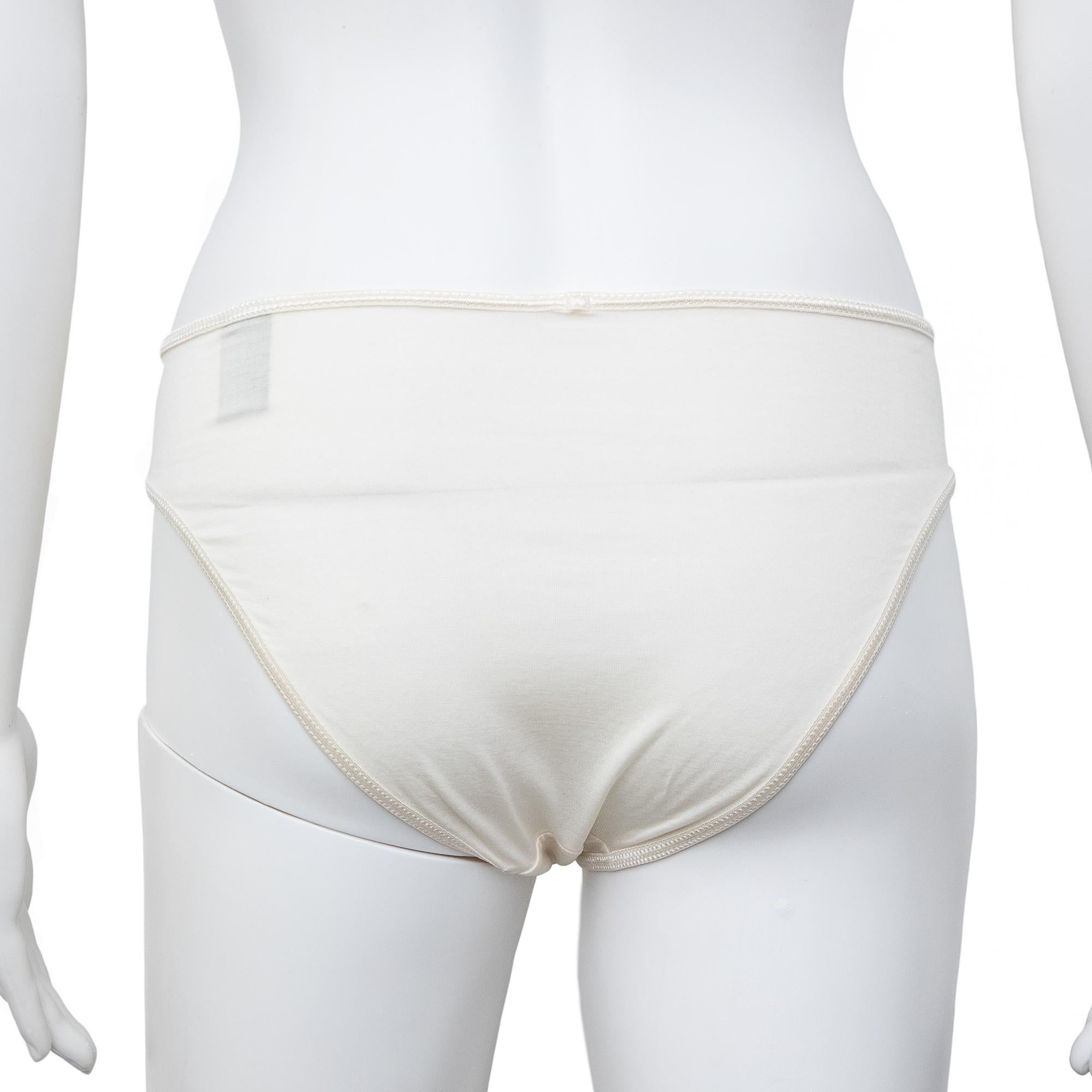 Gucci by Tom Ford 1998 Runway G logo White Briefs size 38 In Excellent Condition For Sale In London, GB