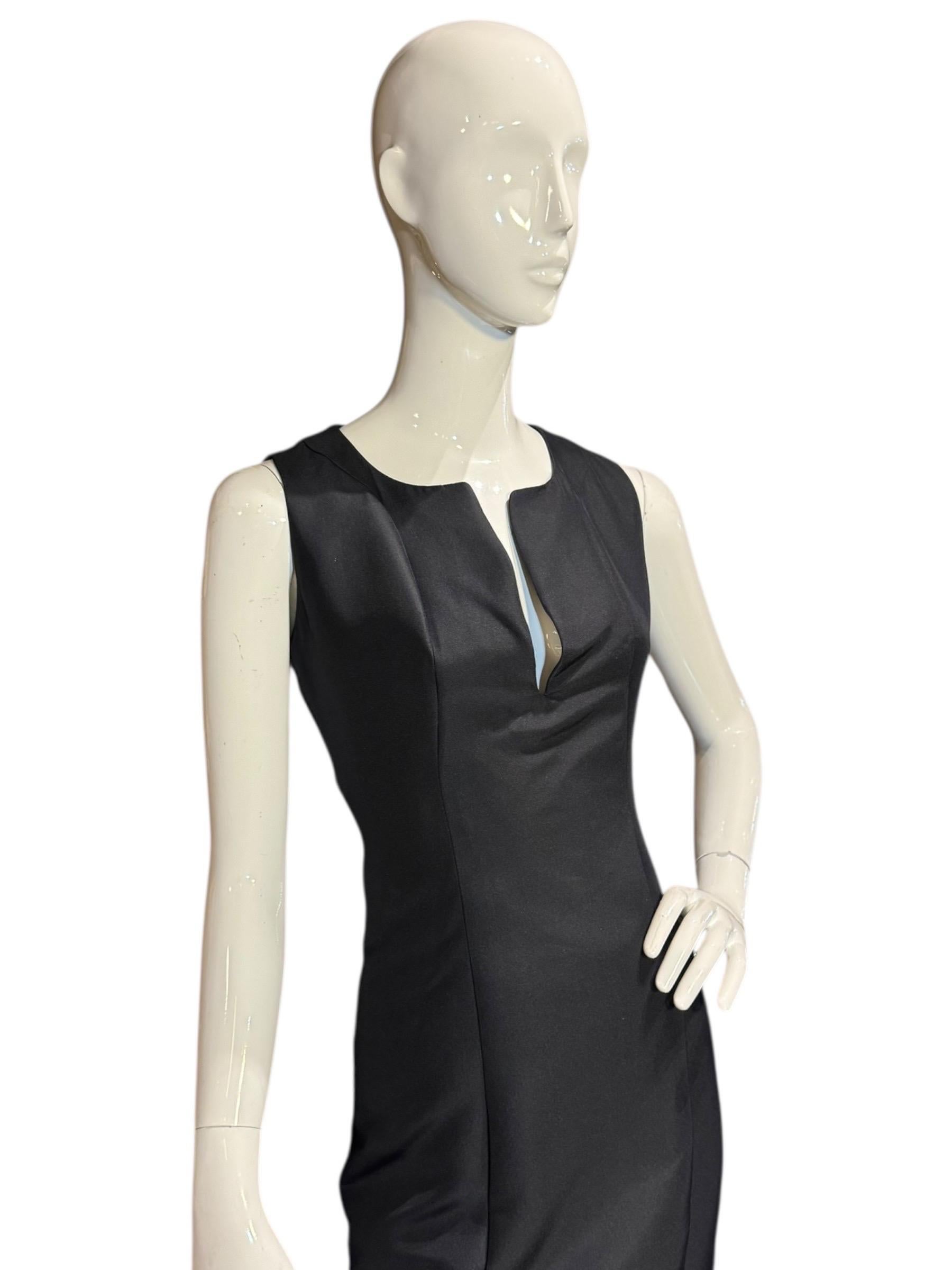 Gucci by Tom Ford 1999 Schwarzes Abendkleid aus Seide mit V-Ausschnitt Damen im Angebot