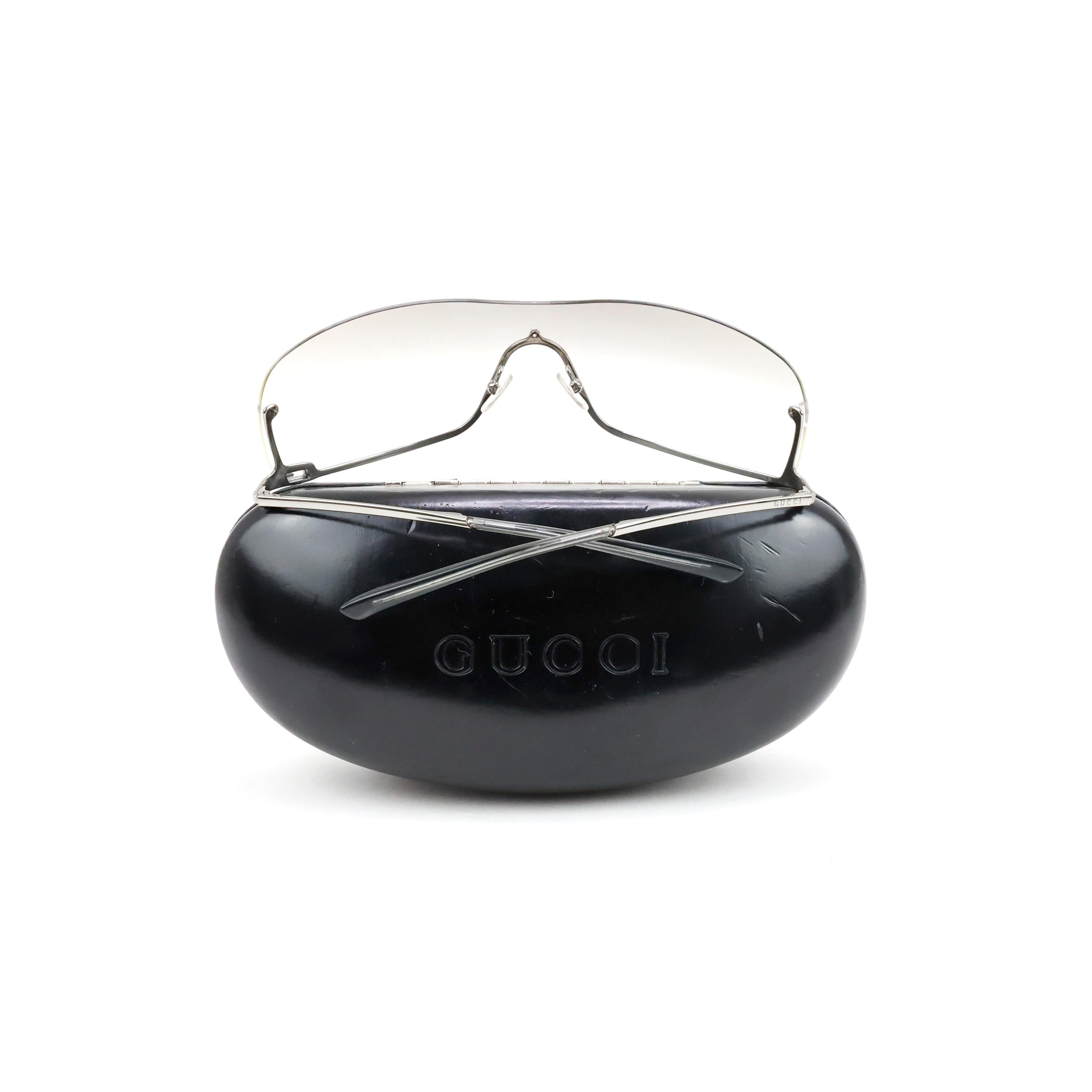 Gucci by Tom Ford 2000er Jahre Umgedrehte Sonnenbrille im Angebot 1