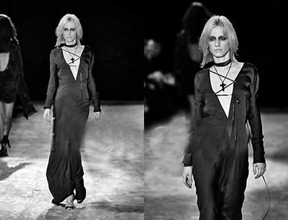 Tom Ford's Gucci F/W 2002 collection inspired by old Hollywood glamour with a hint of Gothic appeal.  This collection is one of the most detail intense of all Ford's collections for Gucci.  I'm sure most remember that lasting impression Helen Hunt 