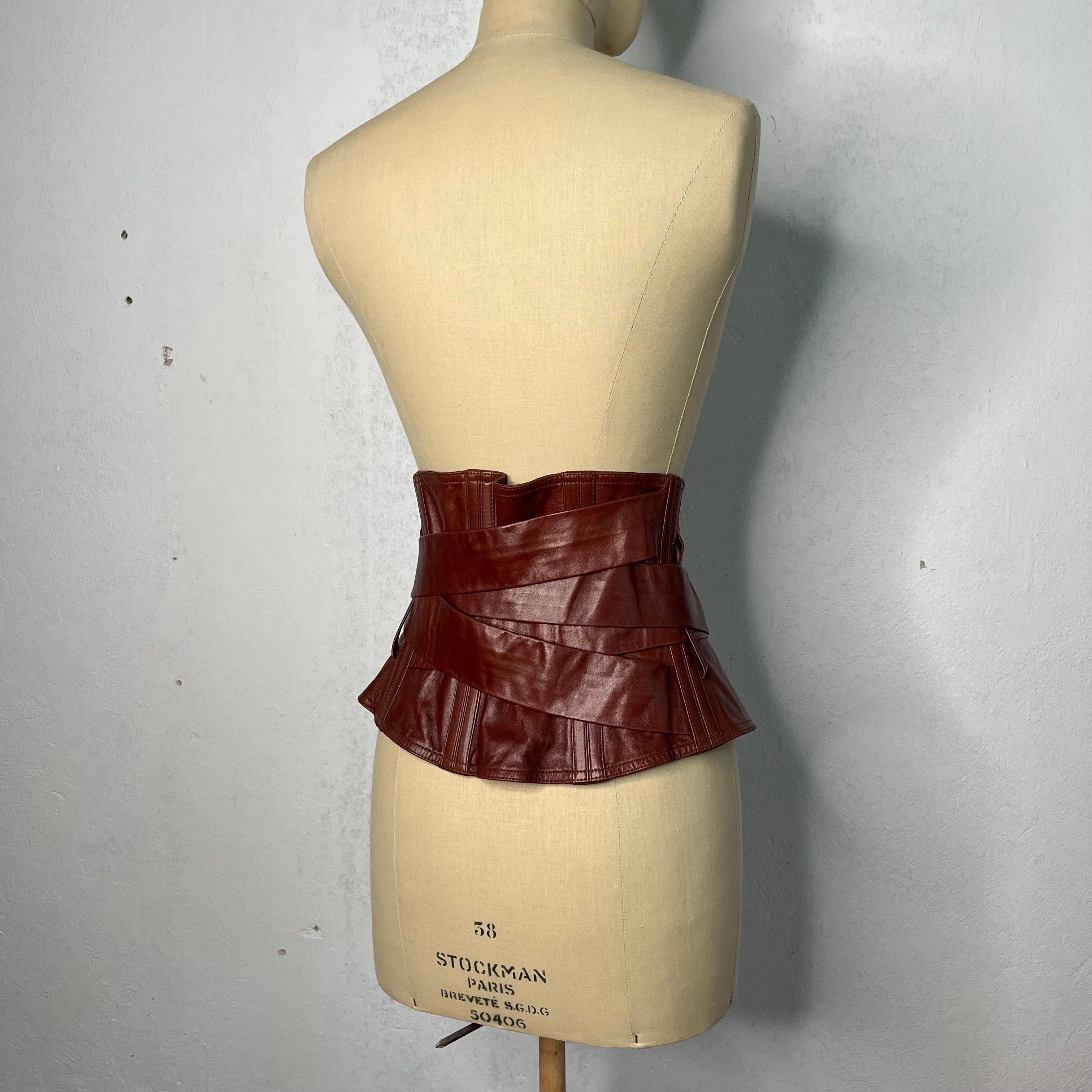 Gucci by Tom Ford 2003 cognac genuine leather corset belt 42 In Excellent Condition For Sale In Berlin, BE