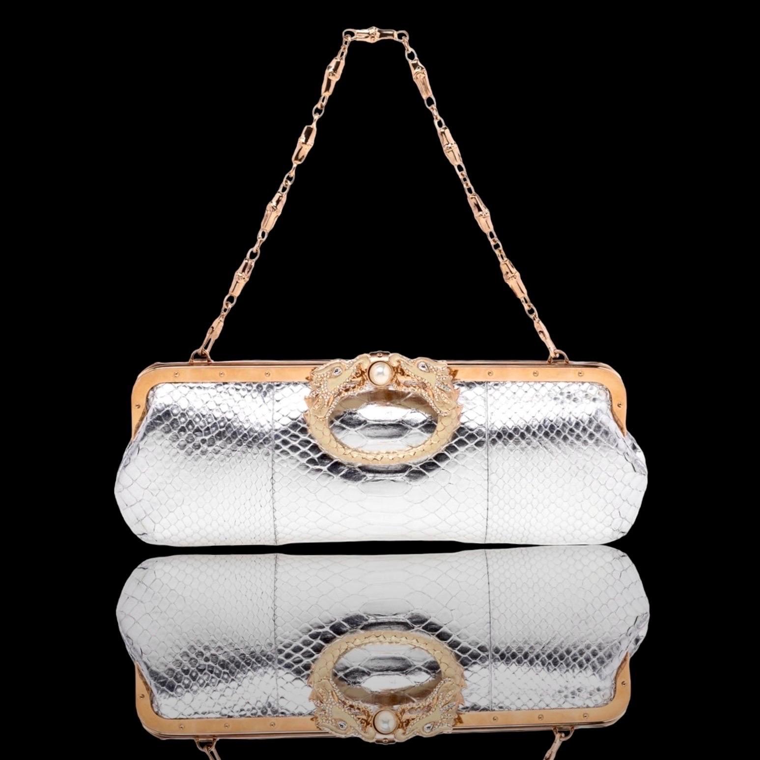 GUCCI by Tom Ford 2004 Exotic Silver Dragon Encrusted Crystal Bag Clutch Bamboo For Sale 7