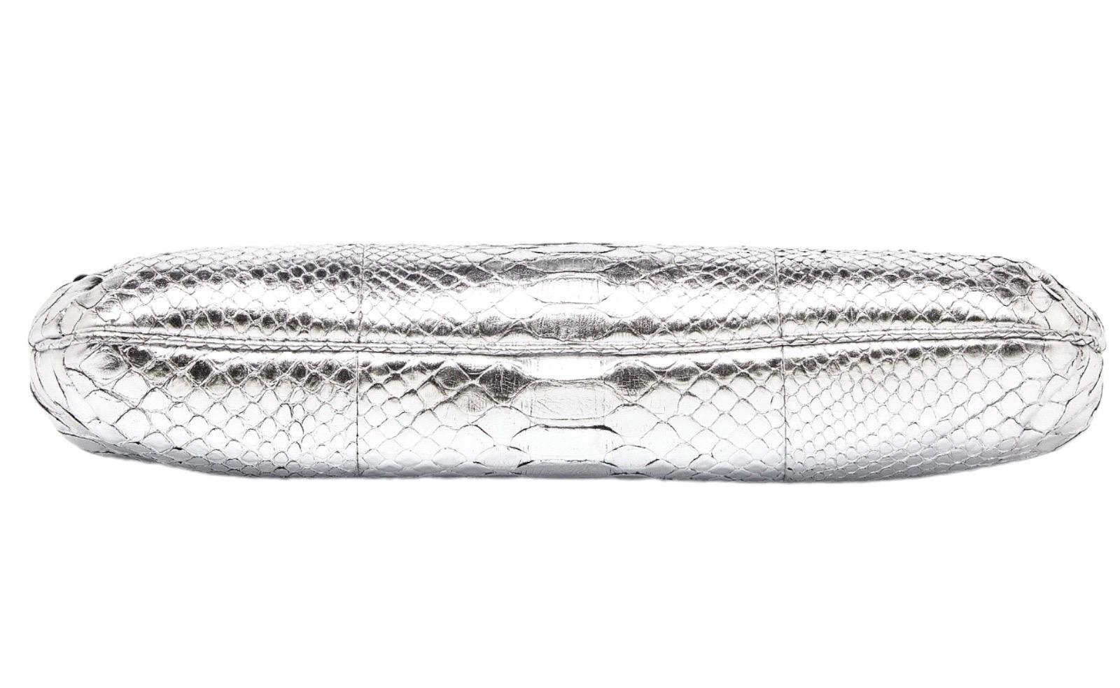 Beige GUCCI by Tom Ford 2004 Exotic Silver Dragon Encrusted Crystal Bag Clutch Bamboo For Sale