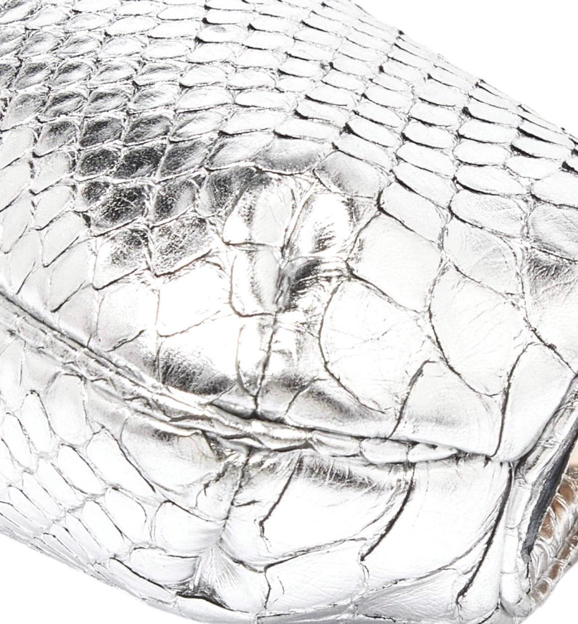 GUCCI by Tom Ford 2004 Exotic Silver Dragon Encrusted Crystal Bag Clutch Bamboo In Good Condition For Sale In Switzerland, CH