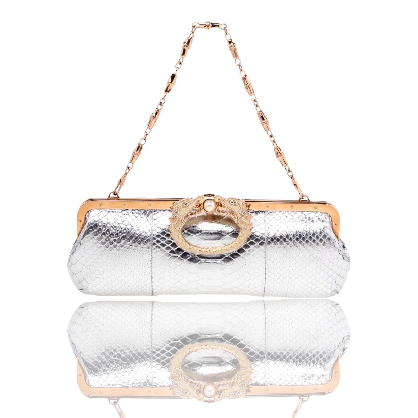 GUCCI by Tom Ford 2004 Exotic Silver Dragon Encrusted Crystal Bag Clutch Bamboo For Sale 4