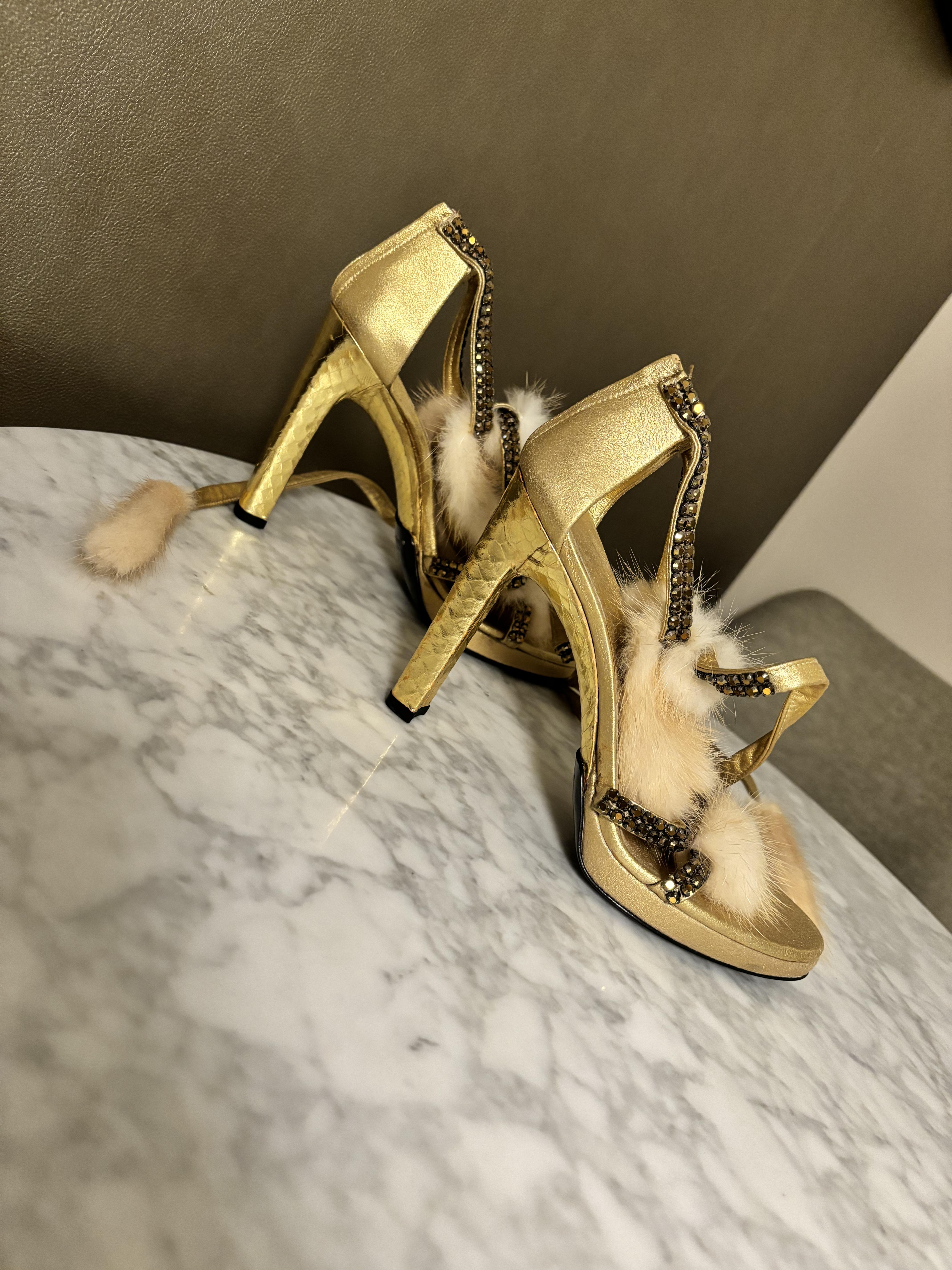 GUCCI by TOM FORD 2004 Vintage Runway Gold Mink Fur Sandals 1