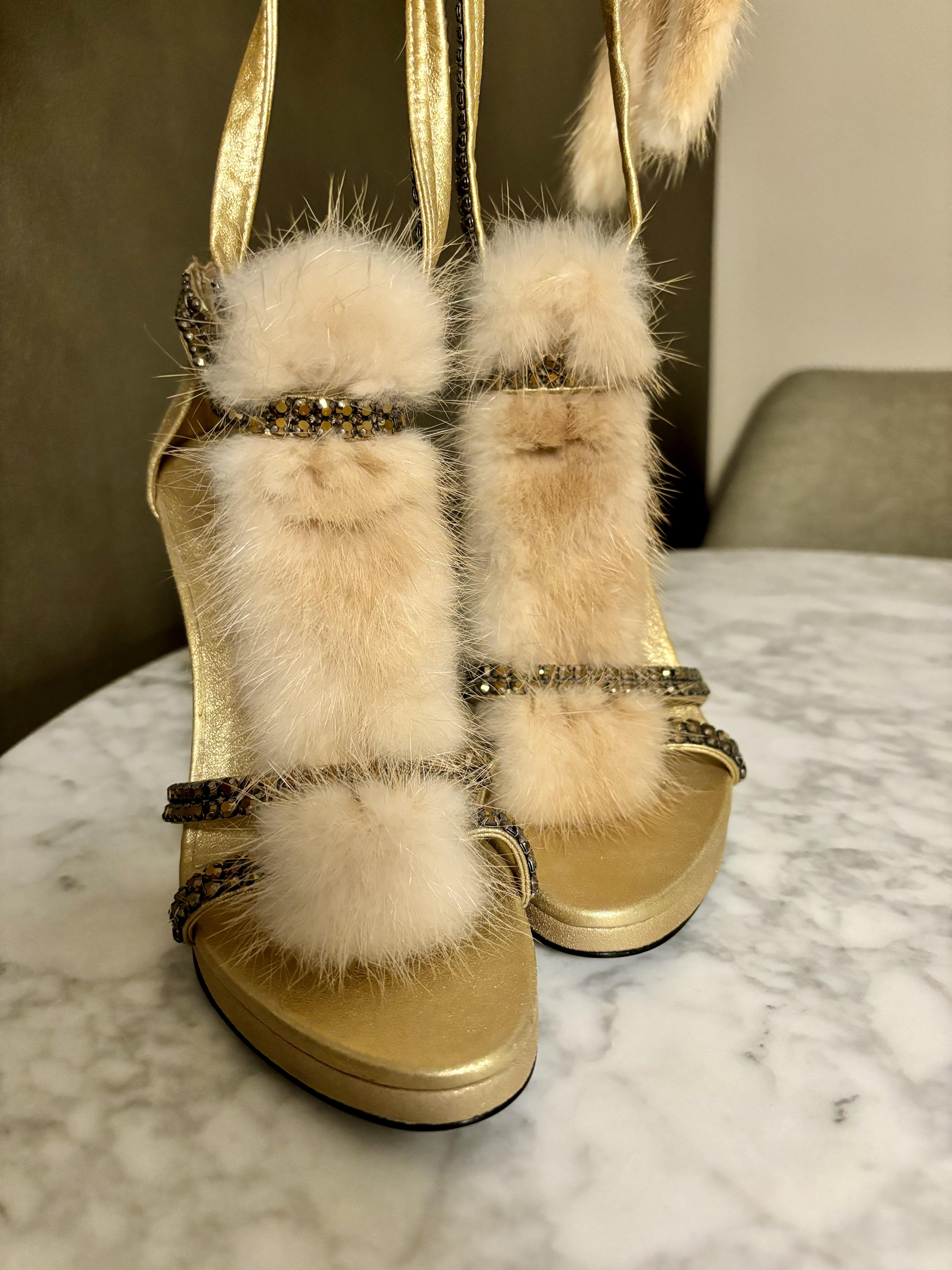 GUCCI by TOM FORD 2004 Vintage Runway Gold Mink Fur Sandals 3