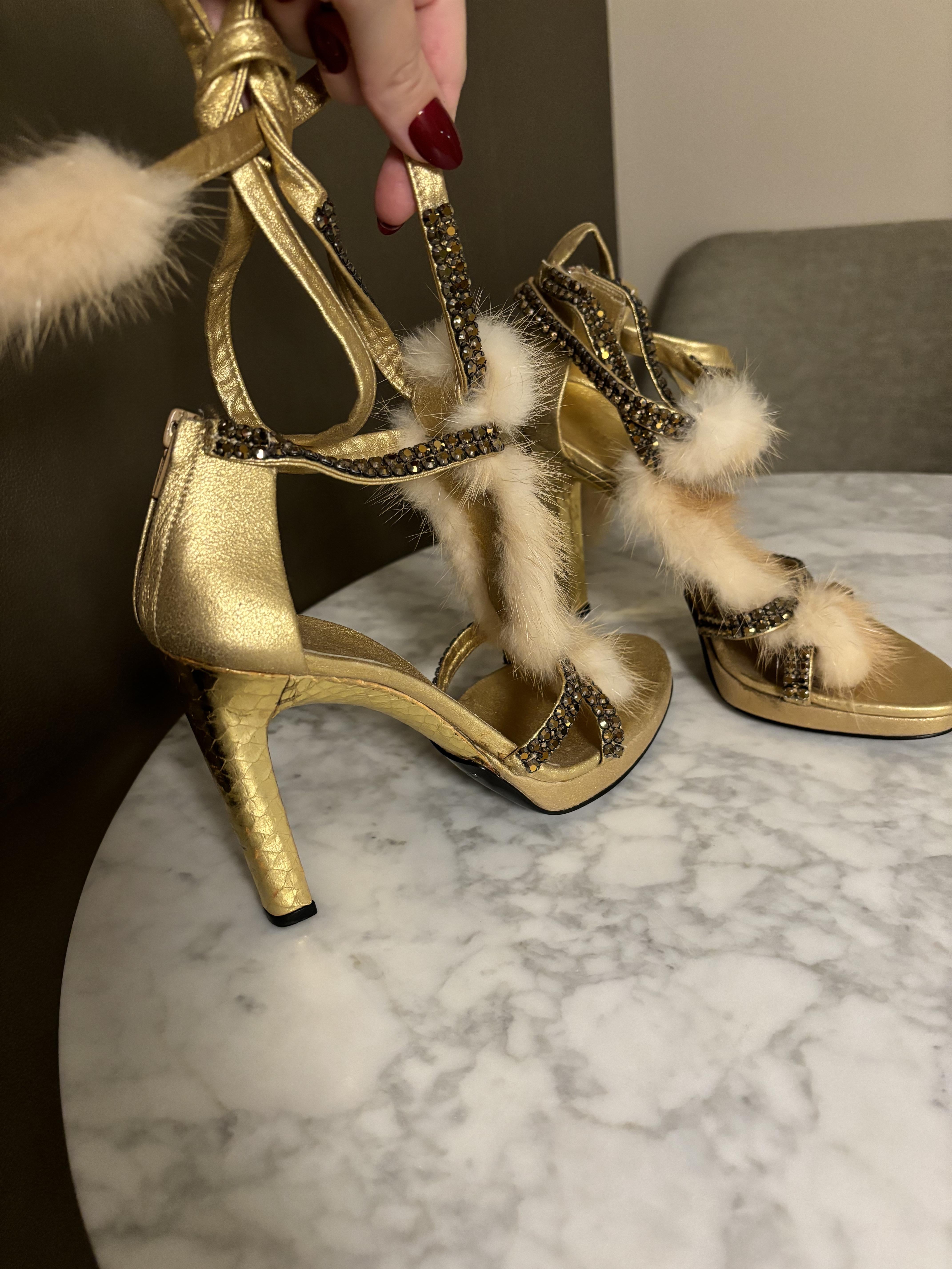 GUCCI by TOM FORD 2004 Vintage Runway Gold Mink Fur Sandals 4