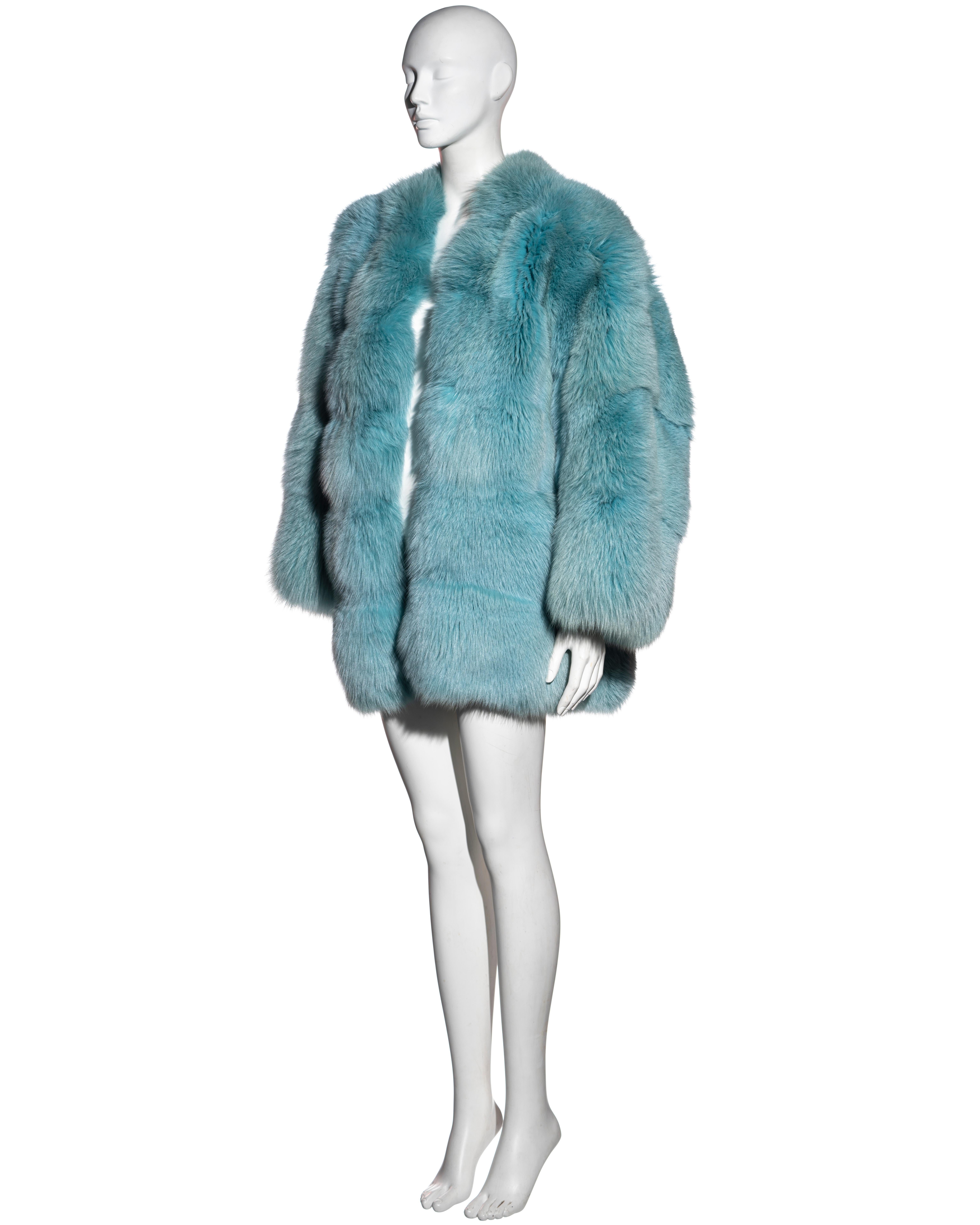 ▪ Gucci iconic aqua blue fox fur coat
▪ Designed by Tom Ford
▪ Oversized fit
▪ Open front 
▪ Two open pockets to the front 
▪ Gucci monogram lining 
▪ IT 40 - FR 36 - UK 8
▪ Fall-Winter 1997