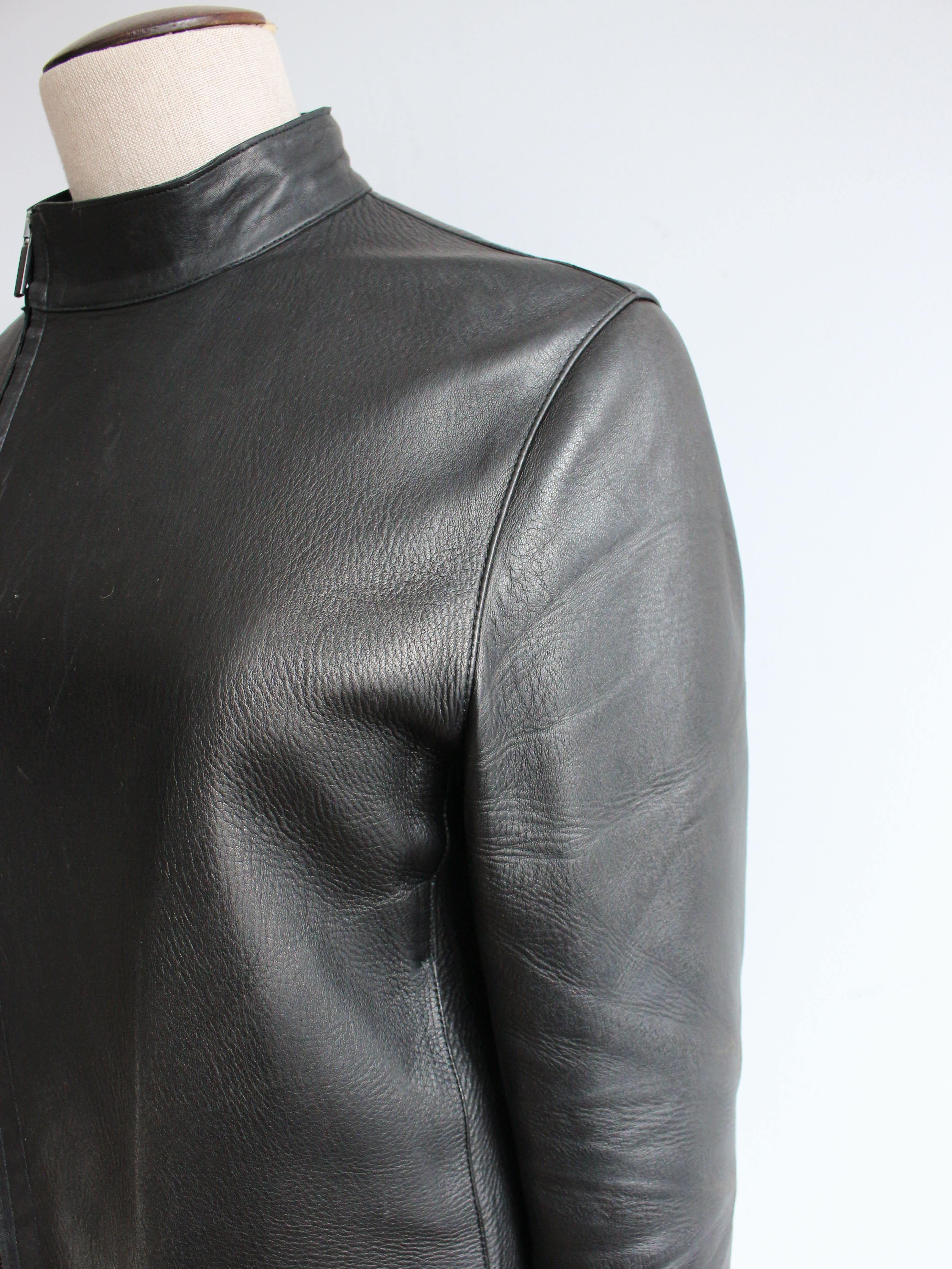 Gucci by Tom Ford Autumn/Winter 1999 Asymmetric Black Leather Zip Moto Jacket For Sale 6