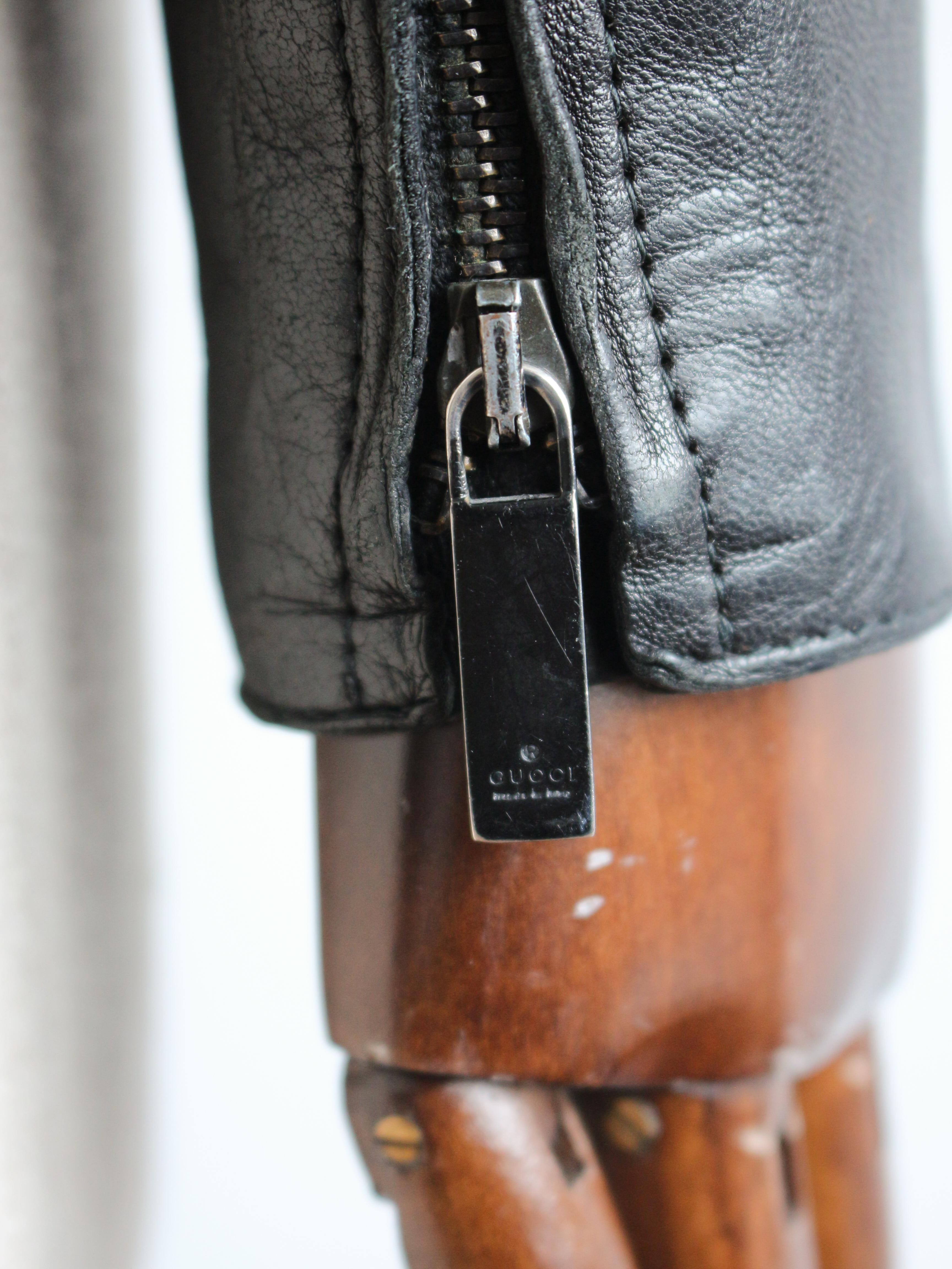 Gucci by Tom Ford Autumn/Winter 1999 Asymmetric Black Leather Zip Moto Jacket For Sale 7