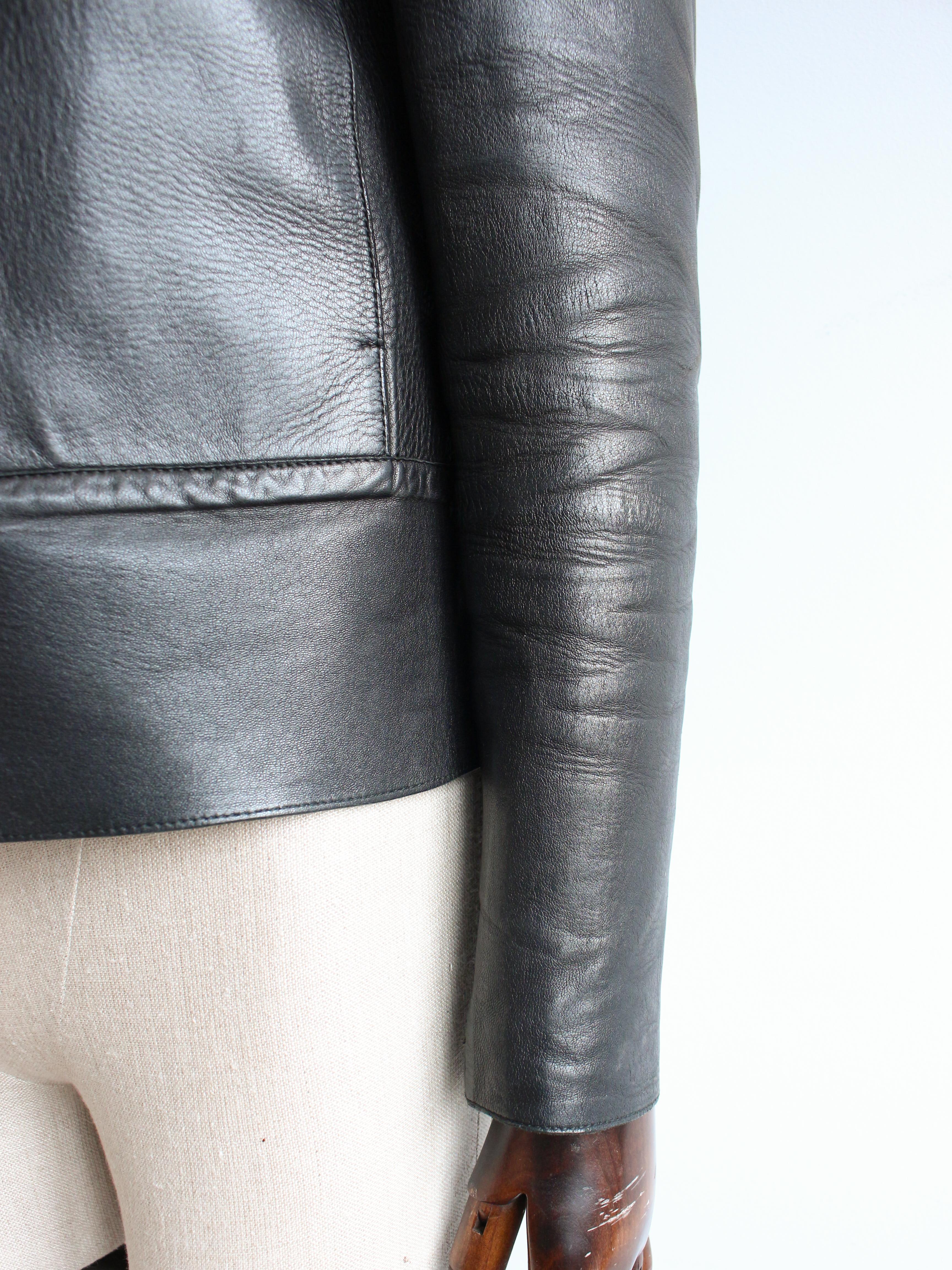 Gucci by Tom Ford Autumn/Winter 1999 Asymmetric Black Leather Zip Moto Jacket For Sale 10