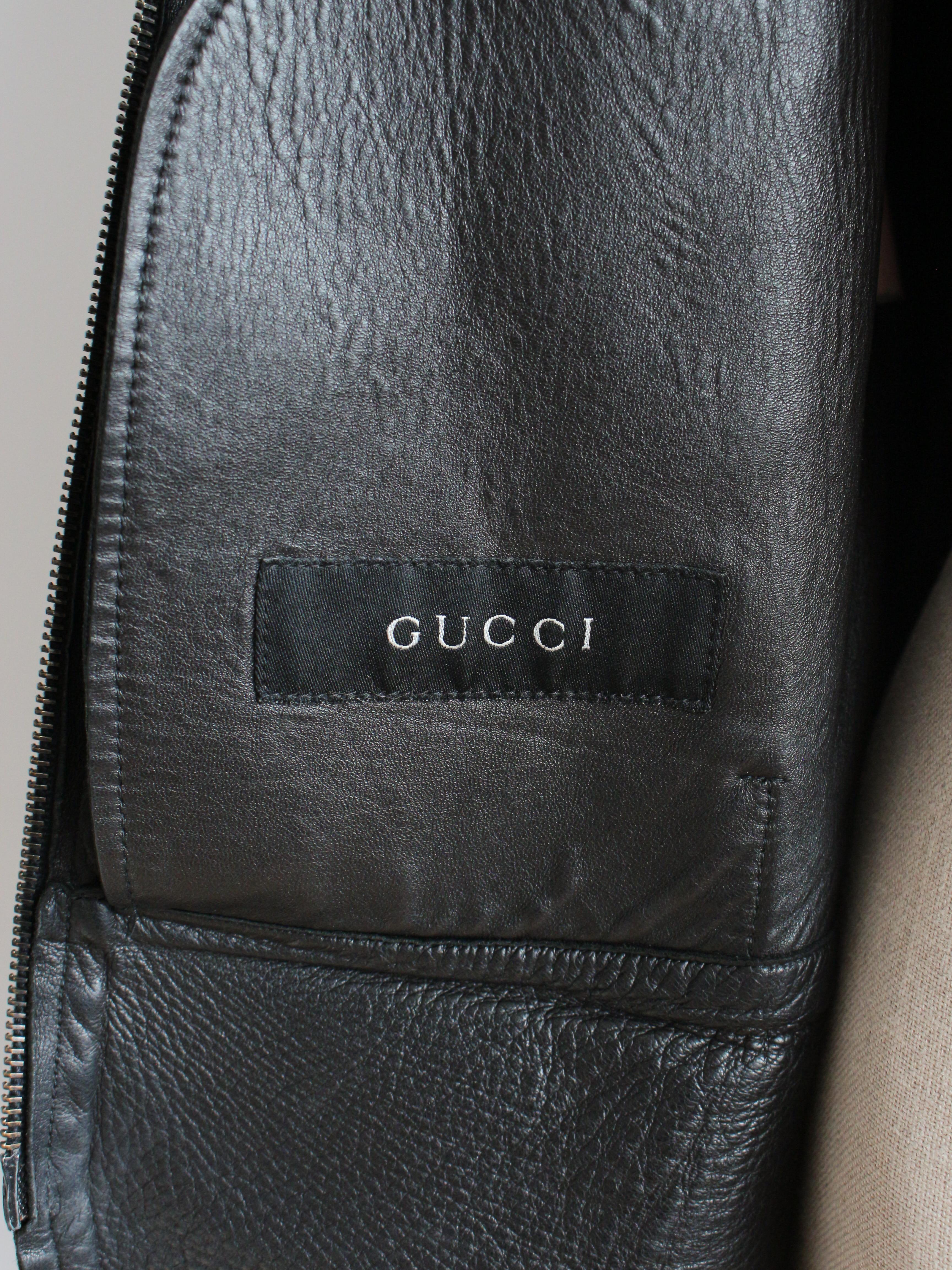Gucci by Tom Ford Autumn/Winter 1999 Asymmetric Black Leather Zip Moto Jacket For Sale 12