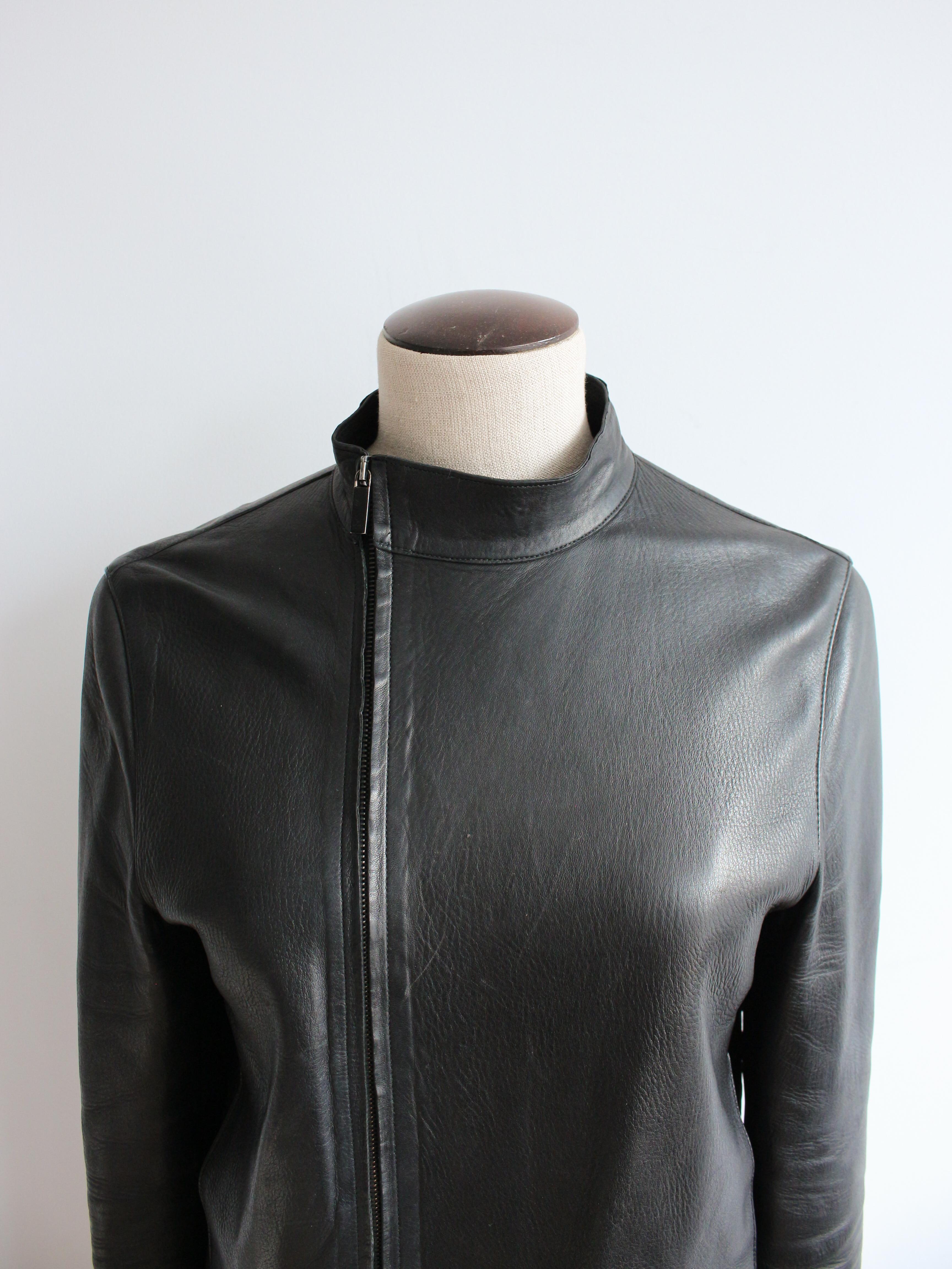 Gucci by Tom Ford Autumn/Winter 1999 Asymmetric Black Leather Zip Moto Jacket For Sale 4