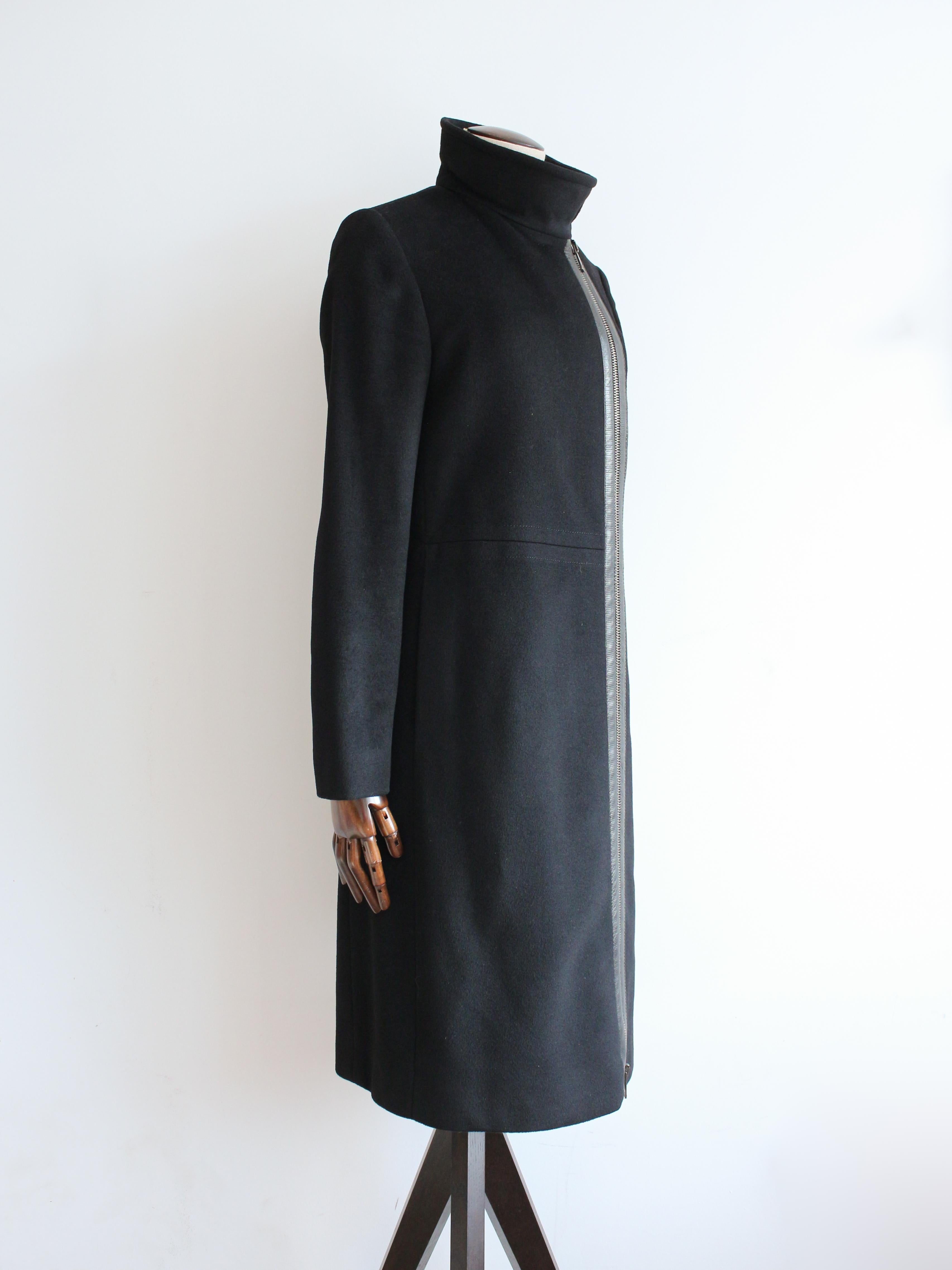 Gucci by Tom Ford Autunno/Inverno 2001 Cappotto nero in lana e cashmere con zip In condizioni buone in vendita a Manchester, GB
