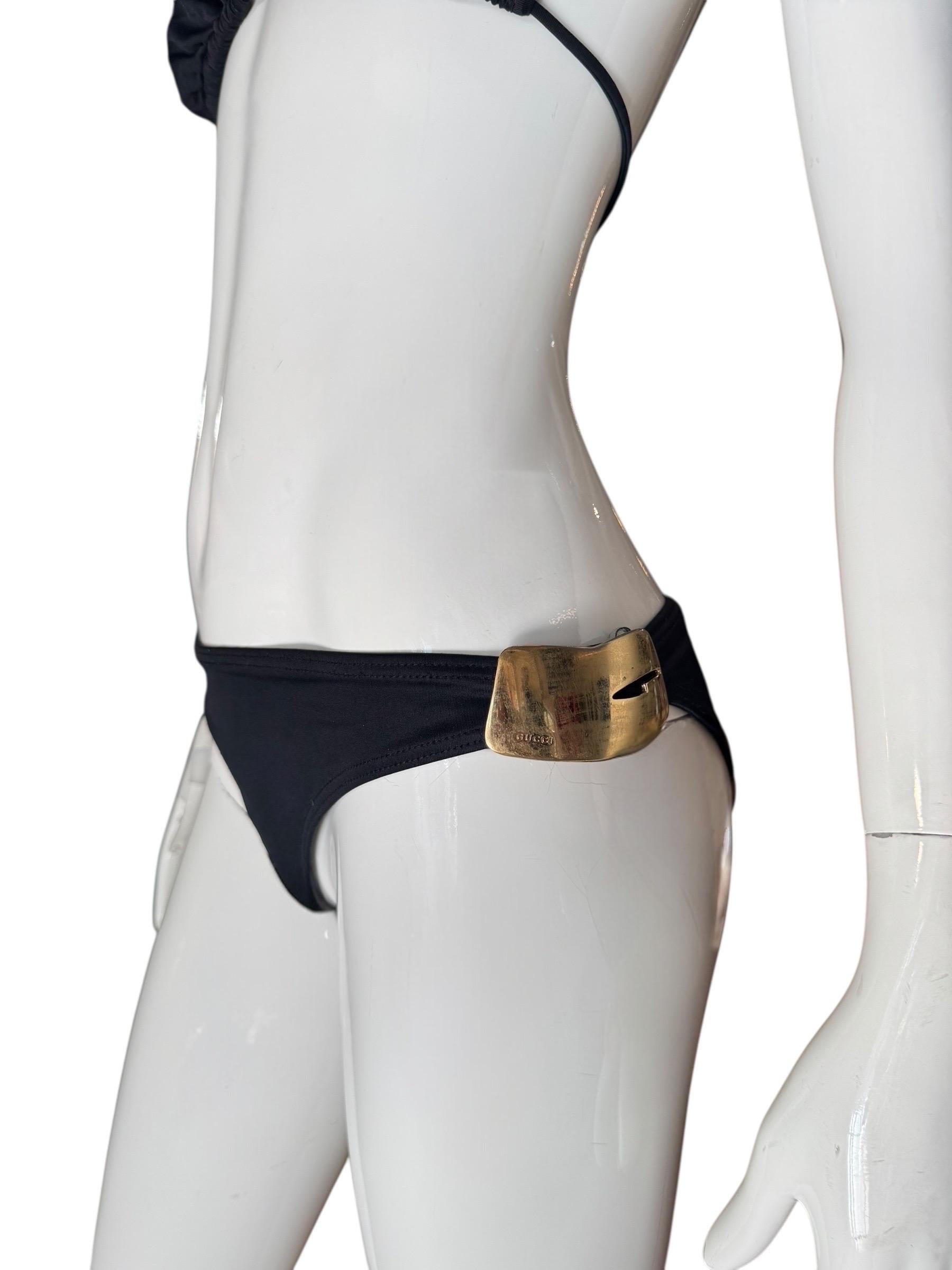 Bikini nero di Gucci by Tom Ford con minuteria dorata 