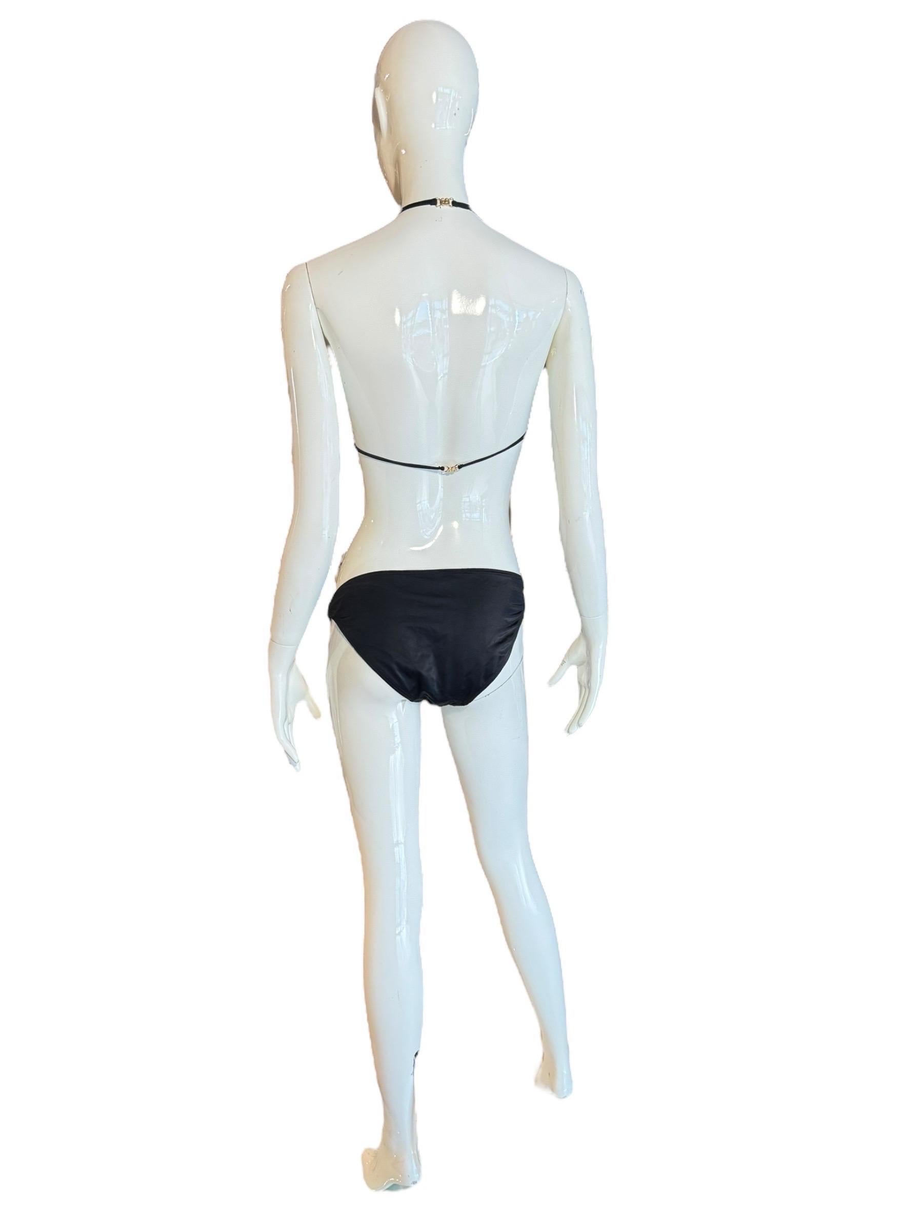 Bikini nero di Gucci by Tom Ford con minuteria dorata 