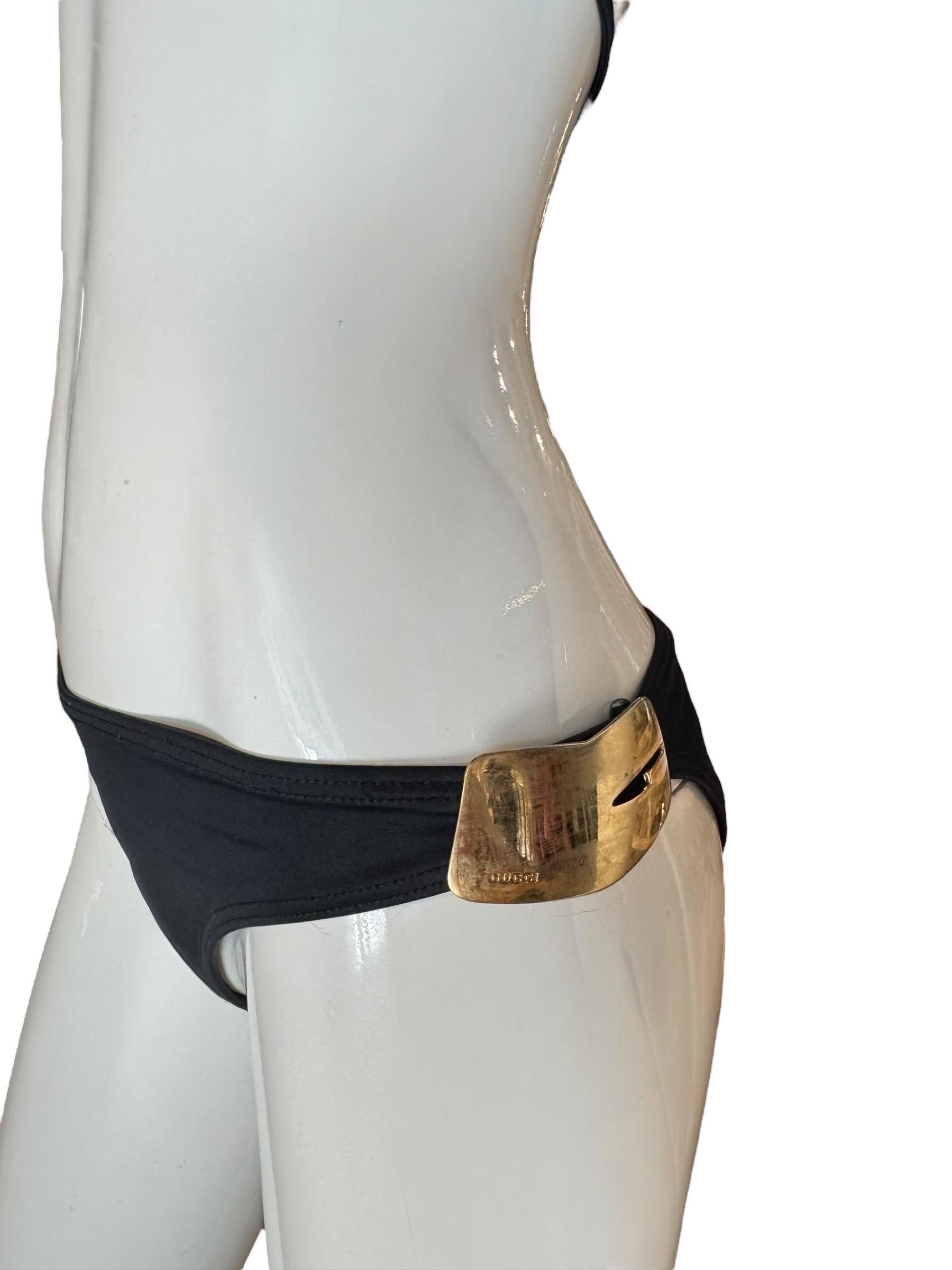 Bikini nero di Gucci by Tom Ford con minuteria dorata 