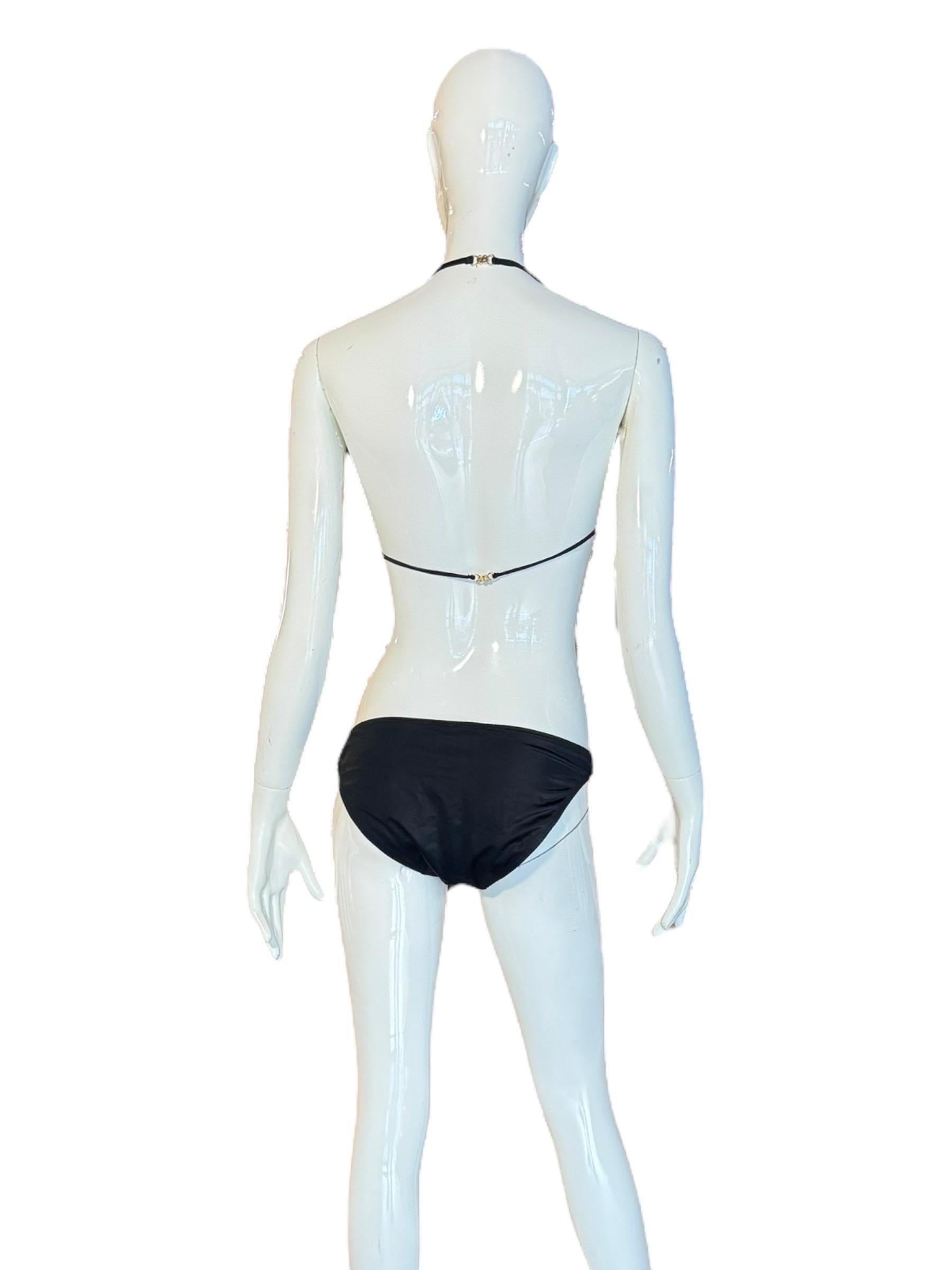 Bikini nero di Gucci by Tom Ford con minuteria dorata 