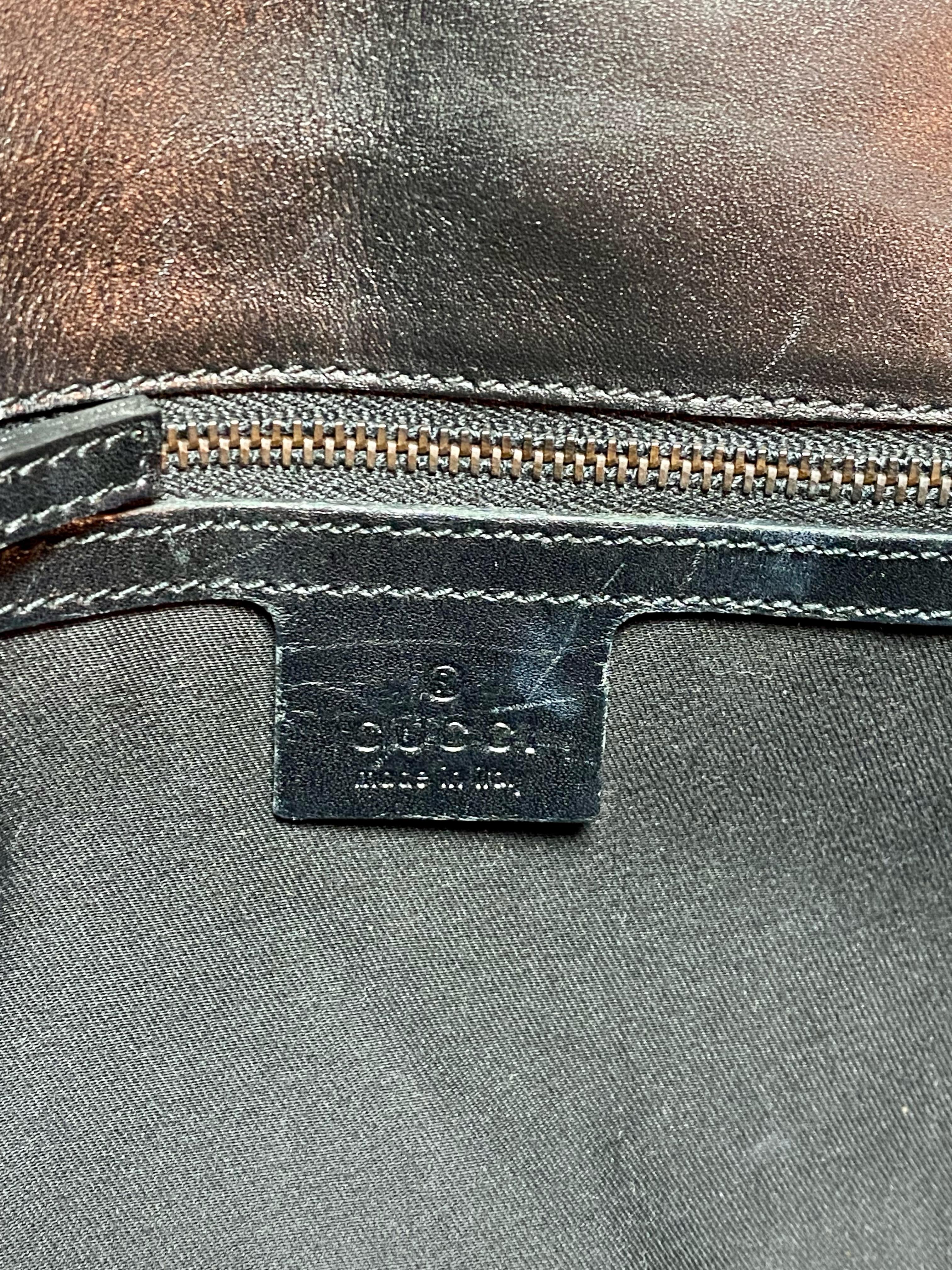 S/S 2004 Gucci by Tom Ford Black GG Horsebit Shoulder Bag with Pink Satin Stripe (Sac à bandoulière en forme de mors de cheval noir et rayures en satin rose) Bon état - En vente à West Hollywood, CA