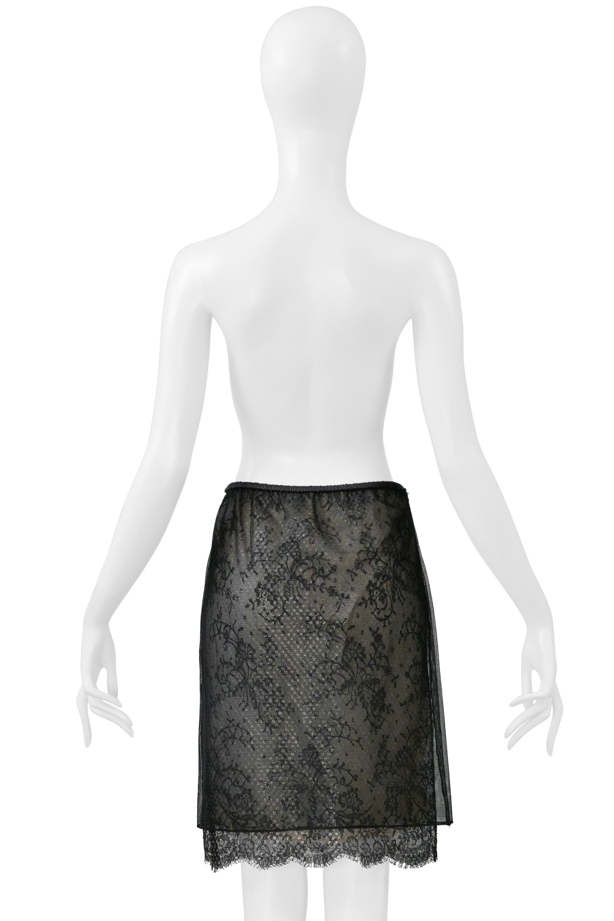 Gucci By Tom Ford Jupe en dentelle noire avec ceinture en cuir 1999 Bon état - En vente à Los Angeles, CA